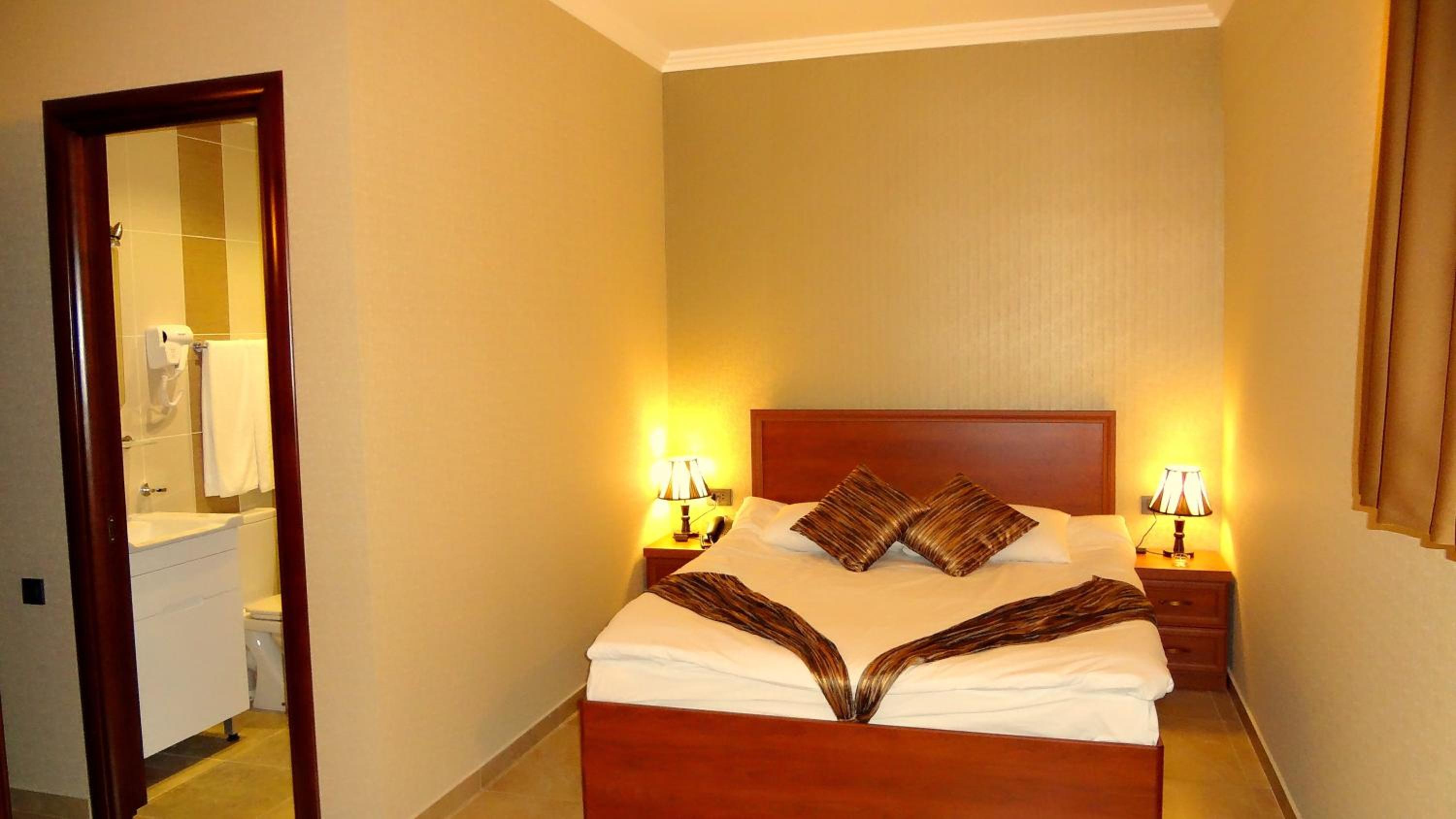 Standard Double Room with Garden View