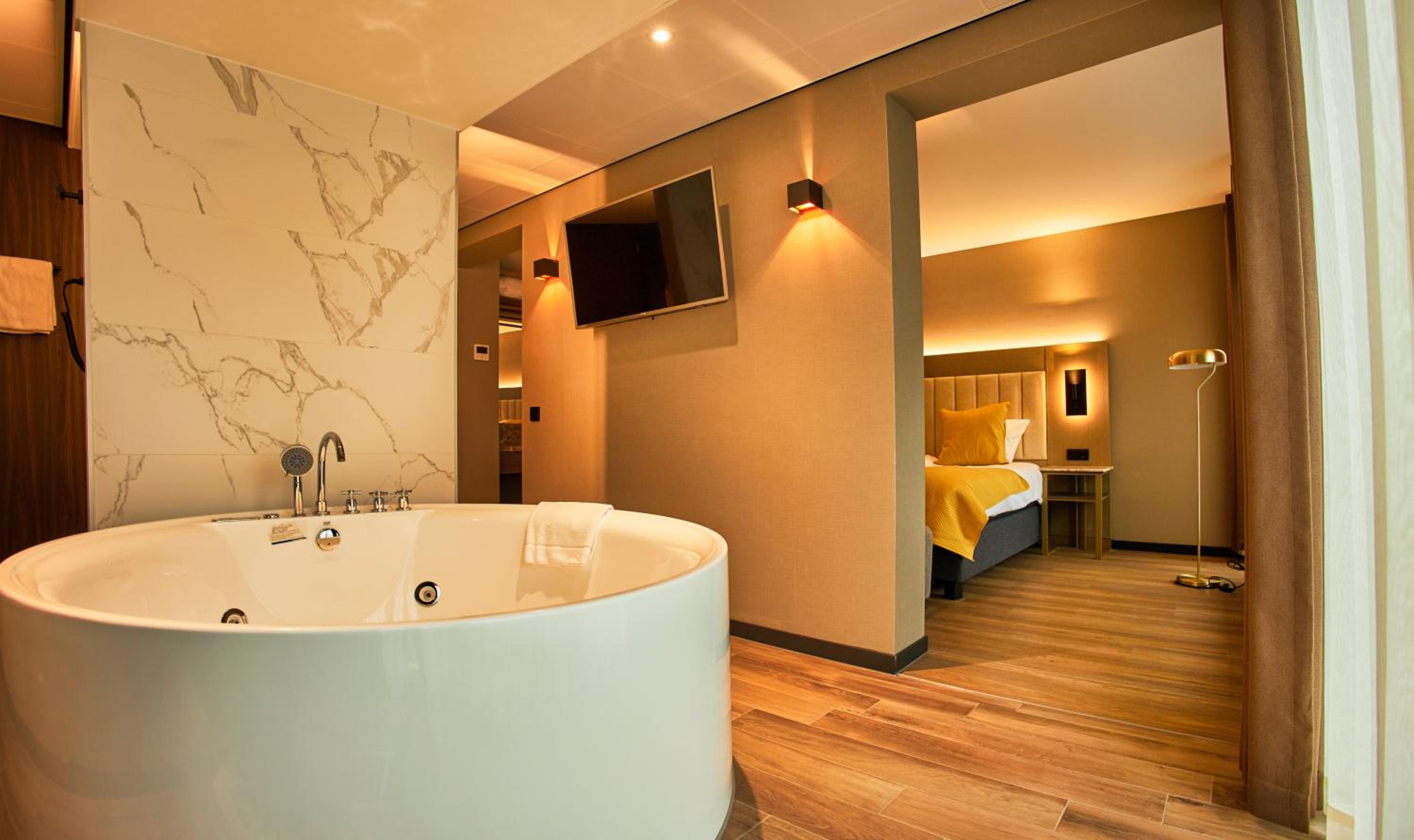 Suite with Hot Tub