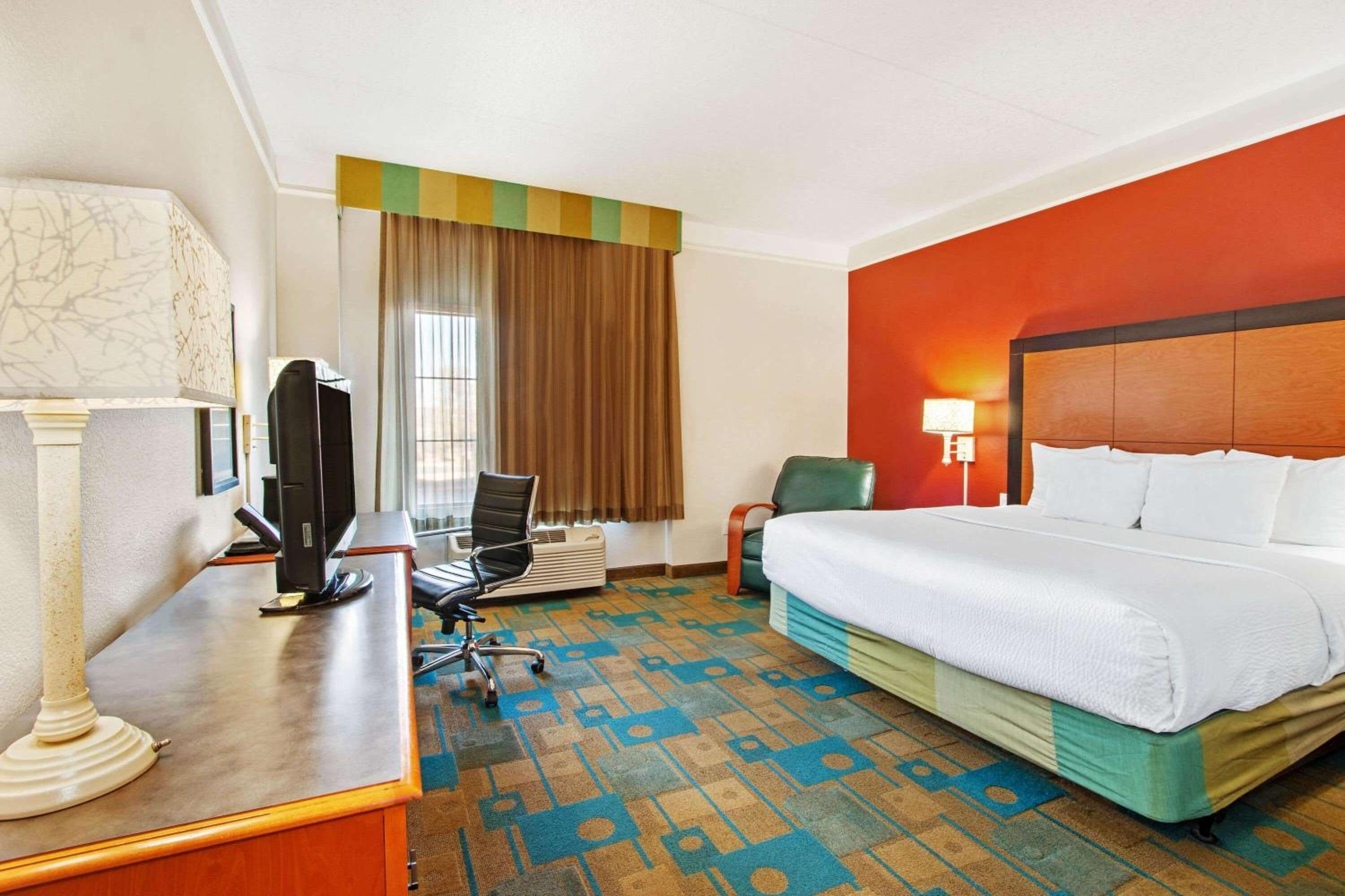 King Room with Mobility/Hearing Impaired Access - Non-Smoking