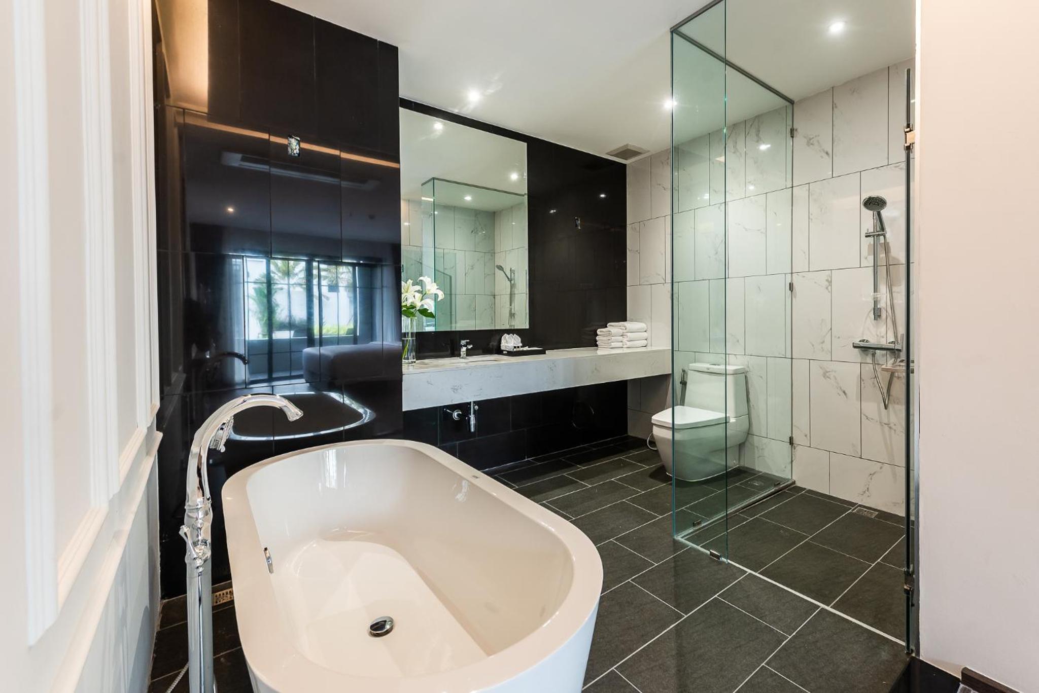 One-Bedroom Suite with Pool View