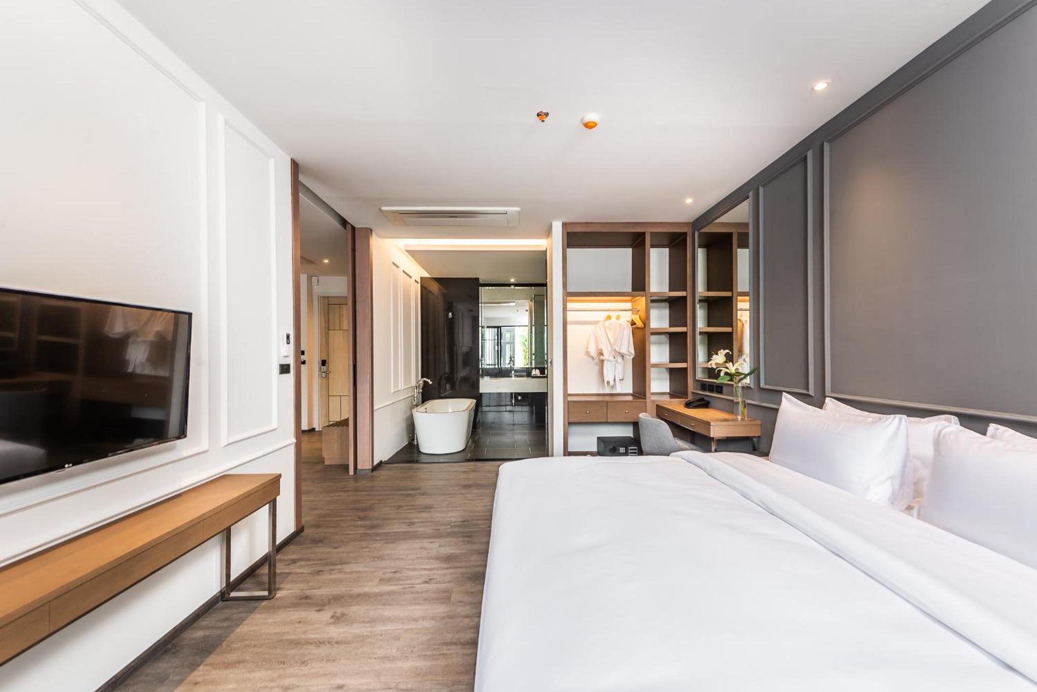 One-Bedroom Suite with Pool View