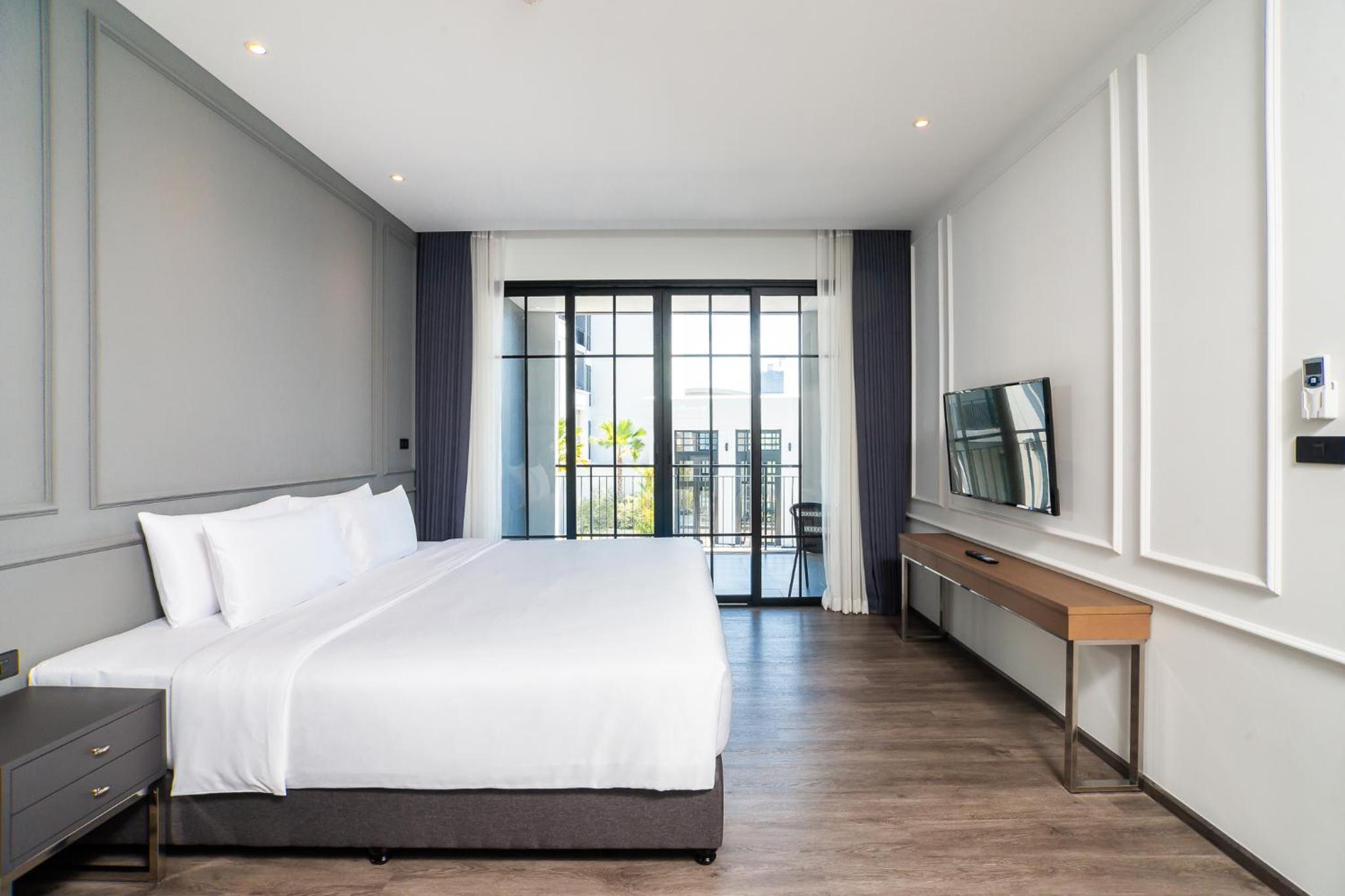 One-Bedroom Suite with Pool View