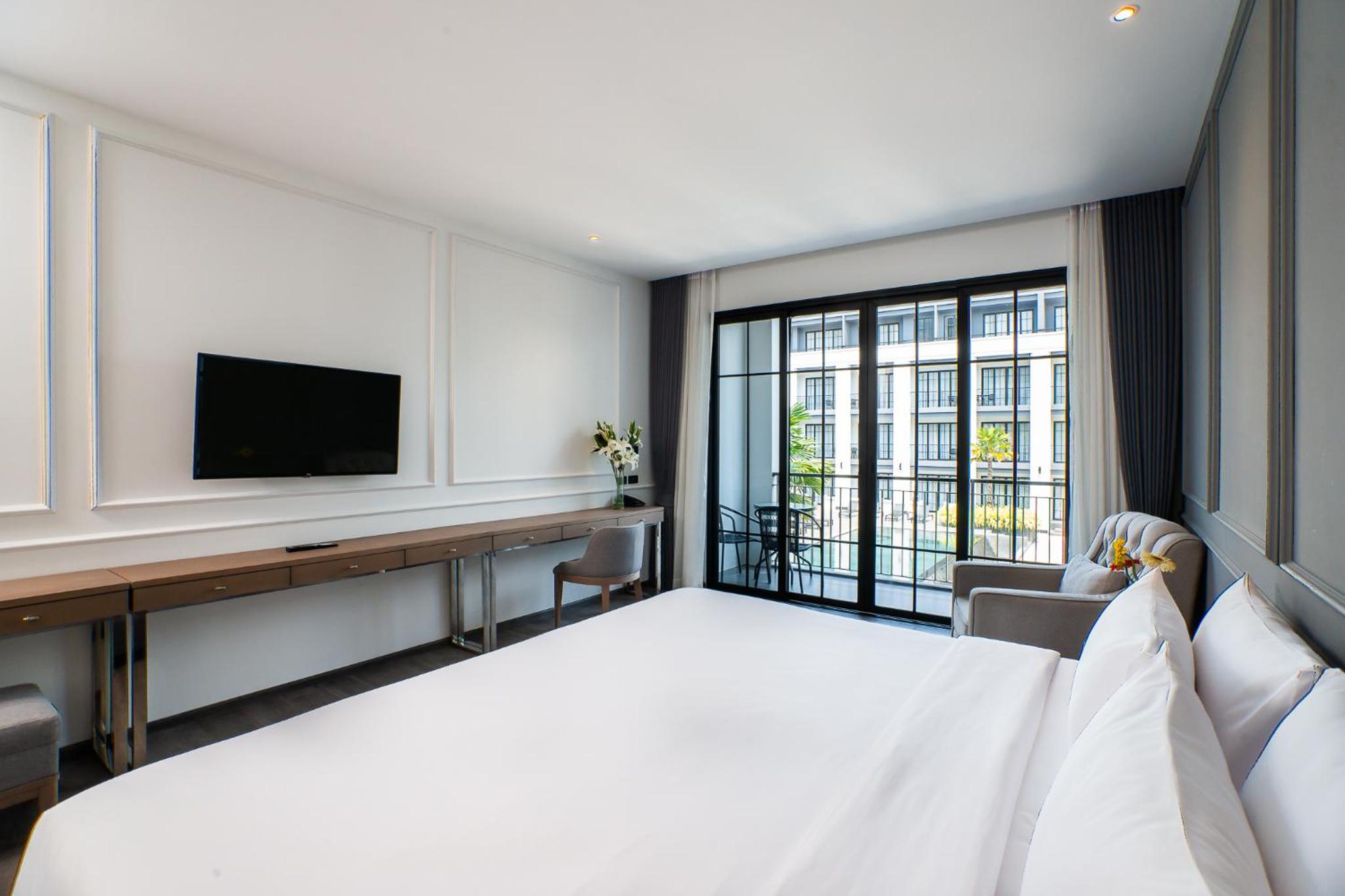 Deluxe Double with Pool View