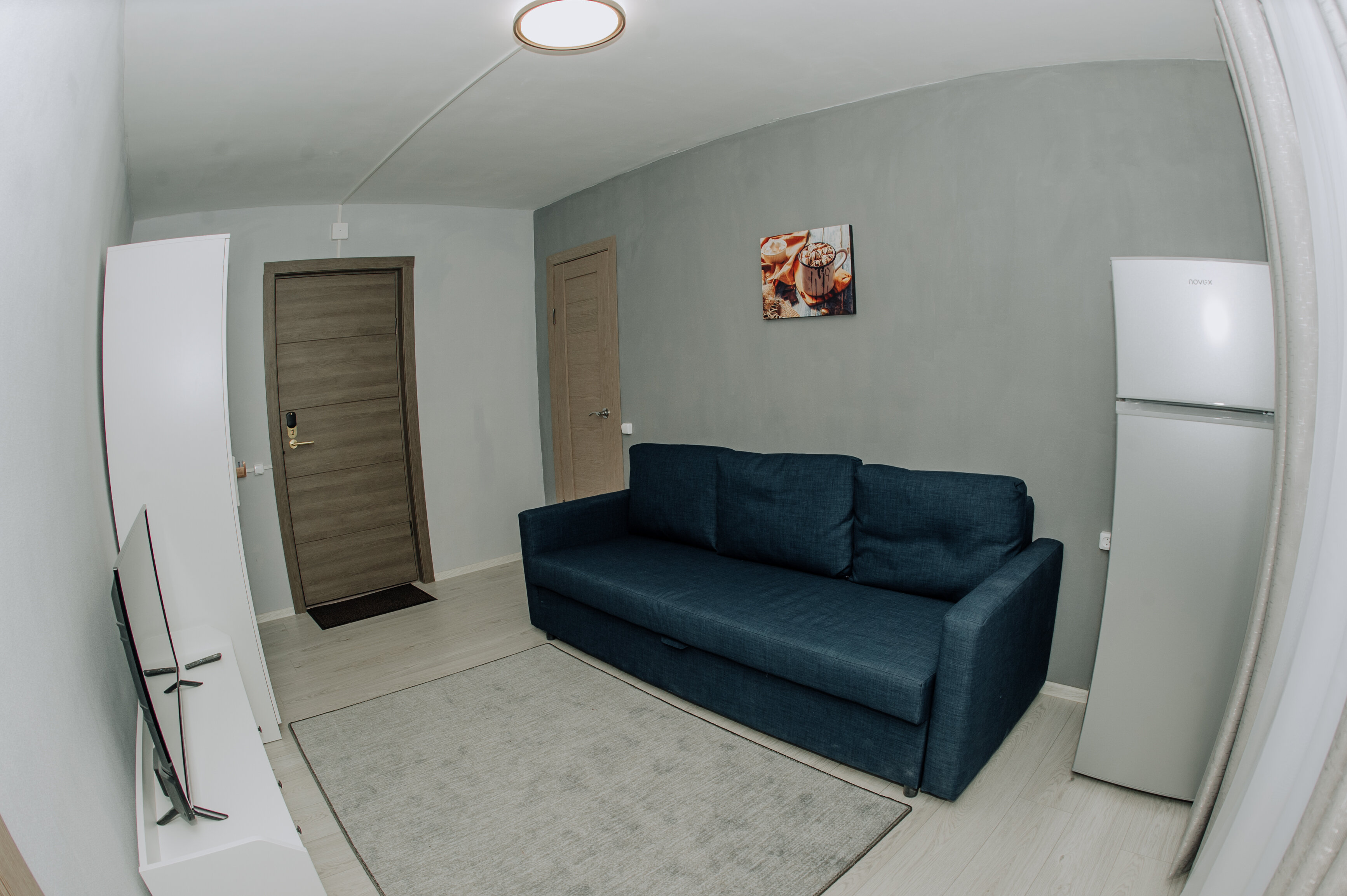 Семейный номер с видом на озеро