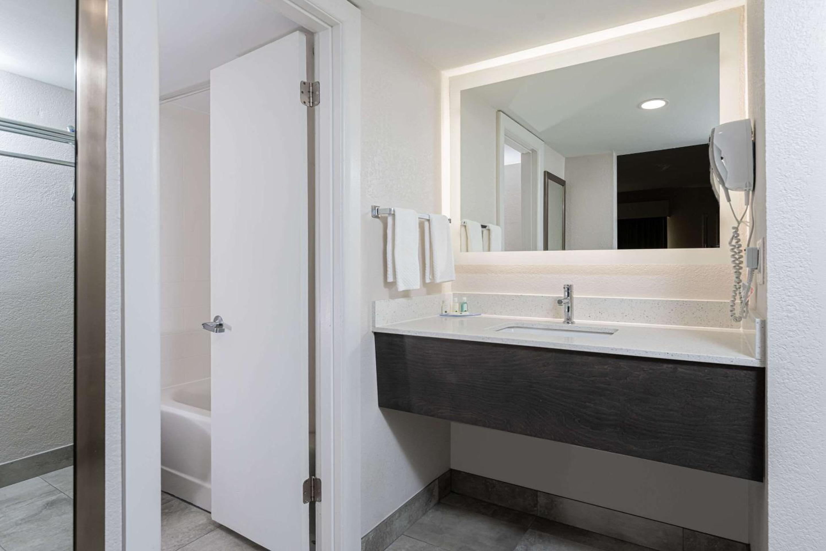 King Room - Non-Smoking