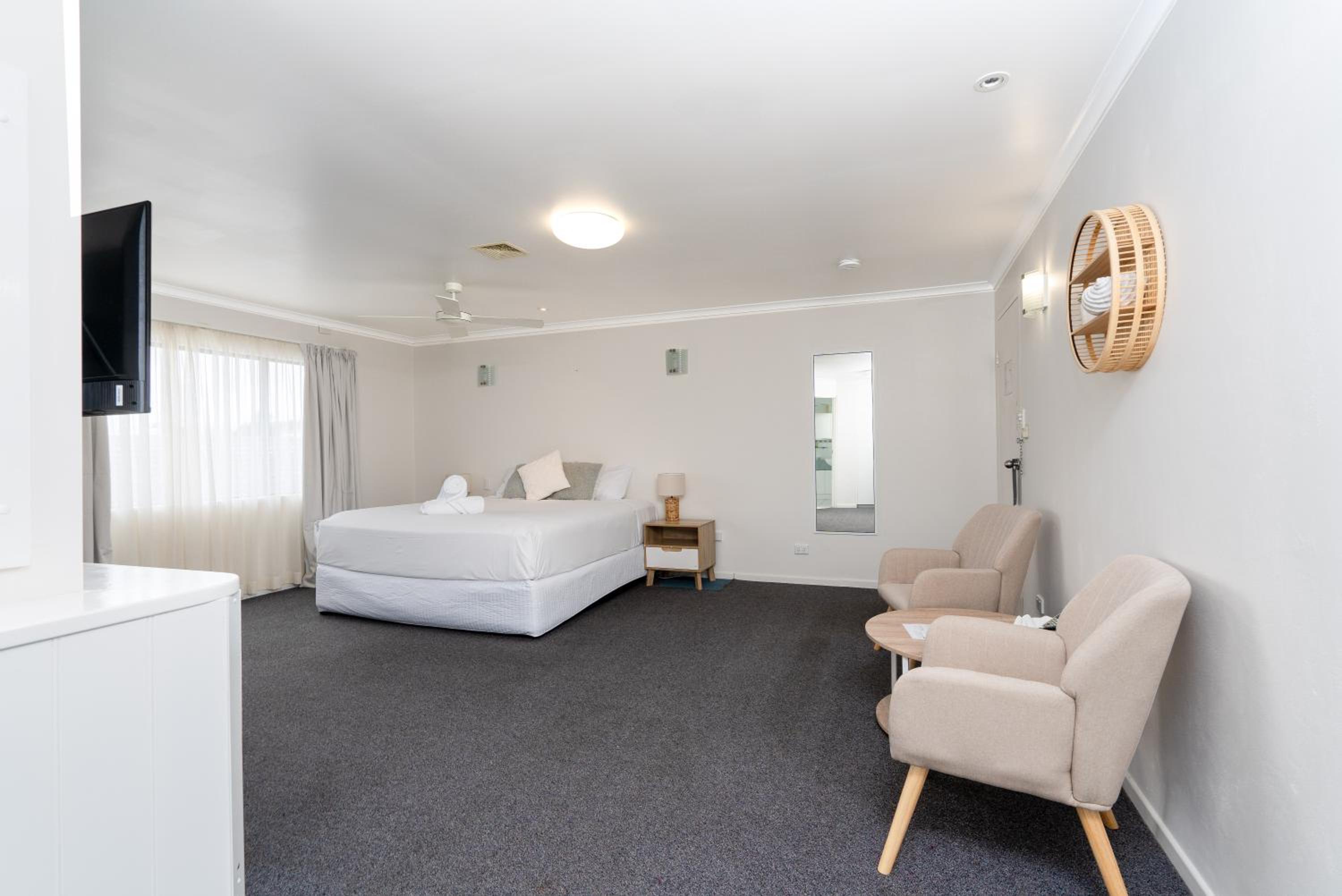 King Room with Spa Bath