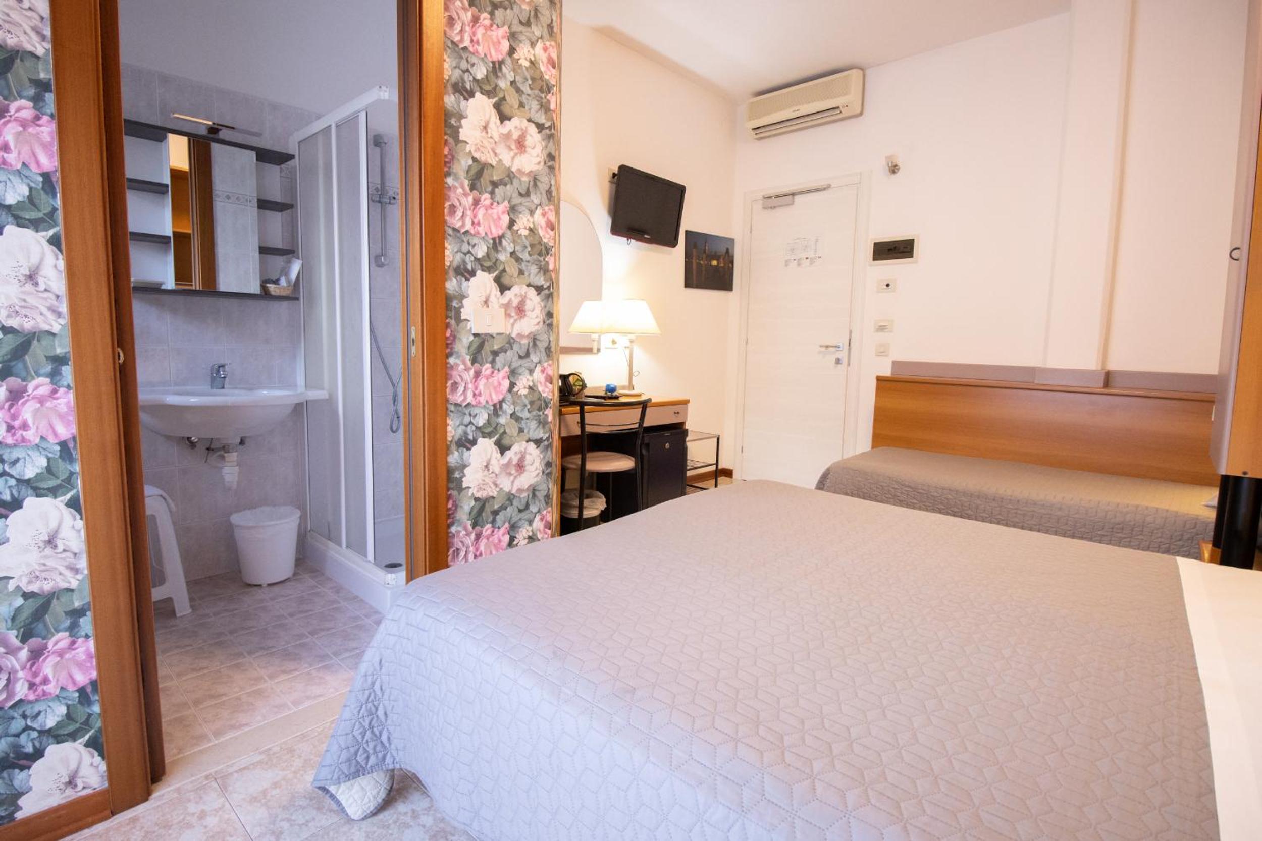 Family Room (2 Adults + 1 Child)