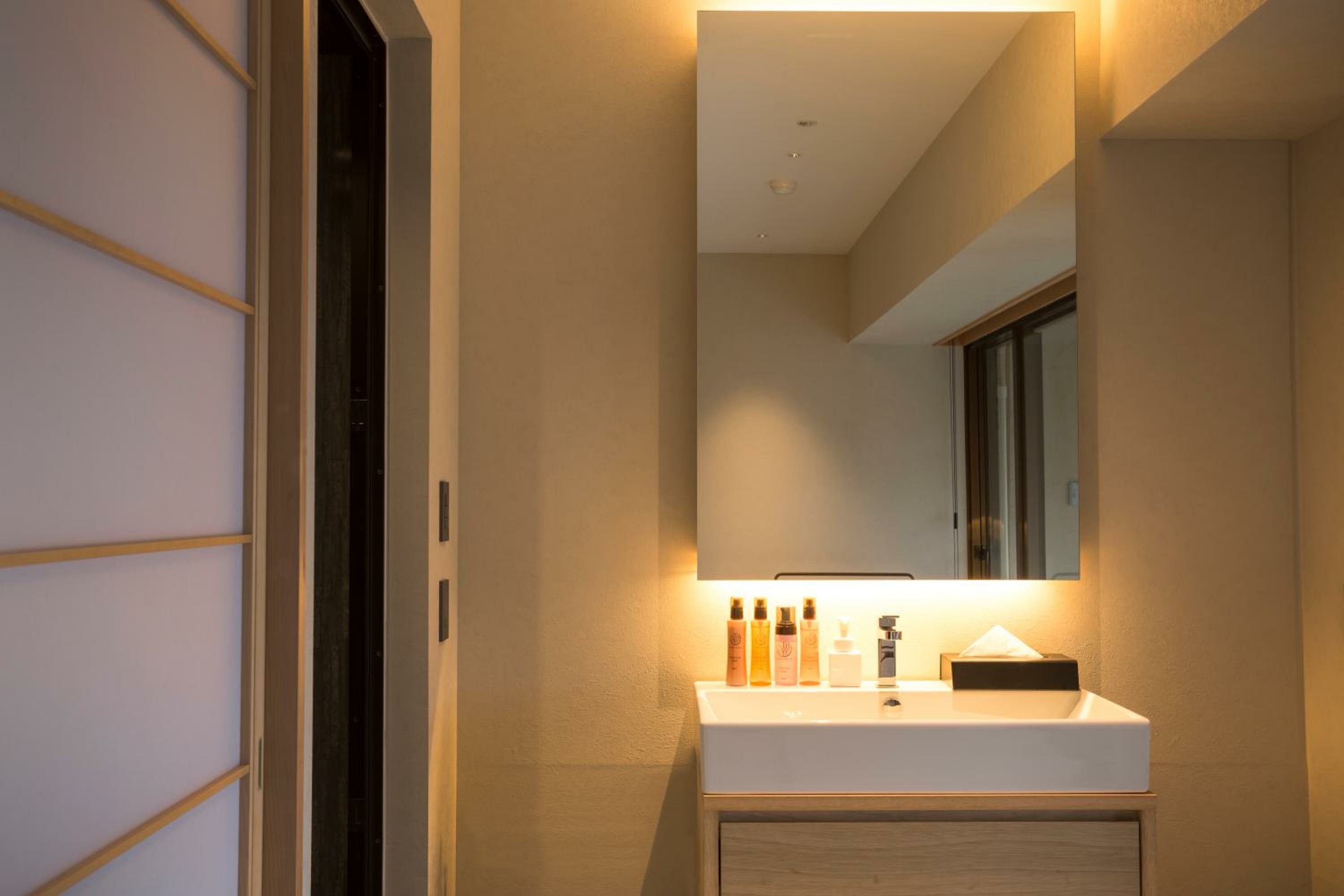 Twin Room with Private External Bathroom