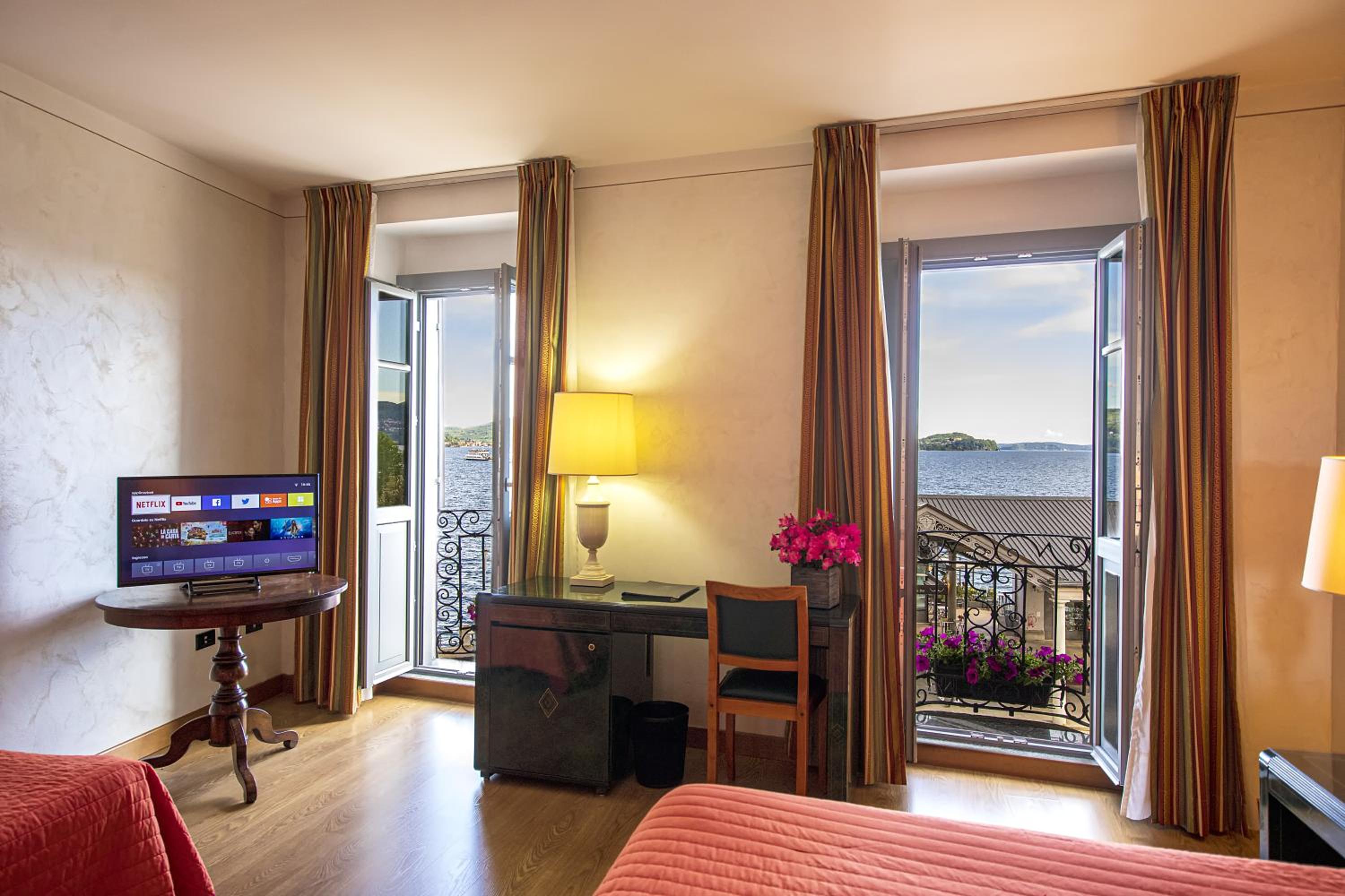 Double or Twin Room with Lake View