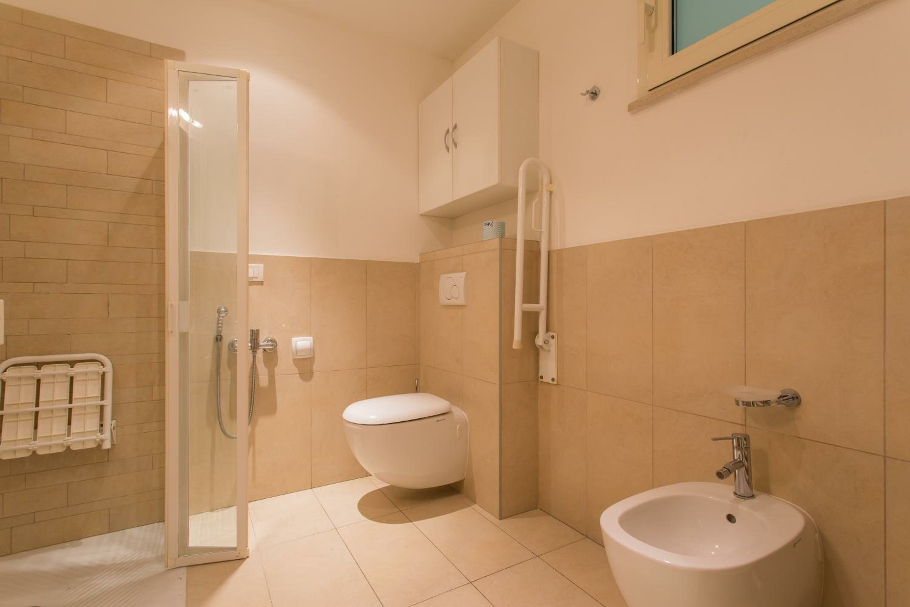 Apartment with 2 Private Bathrooms