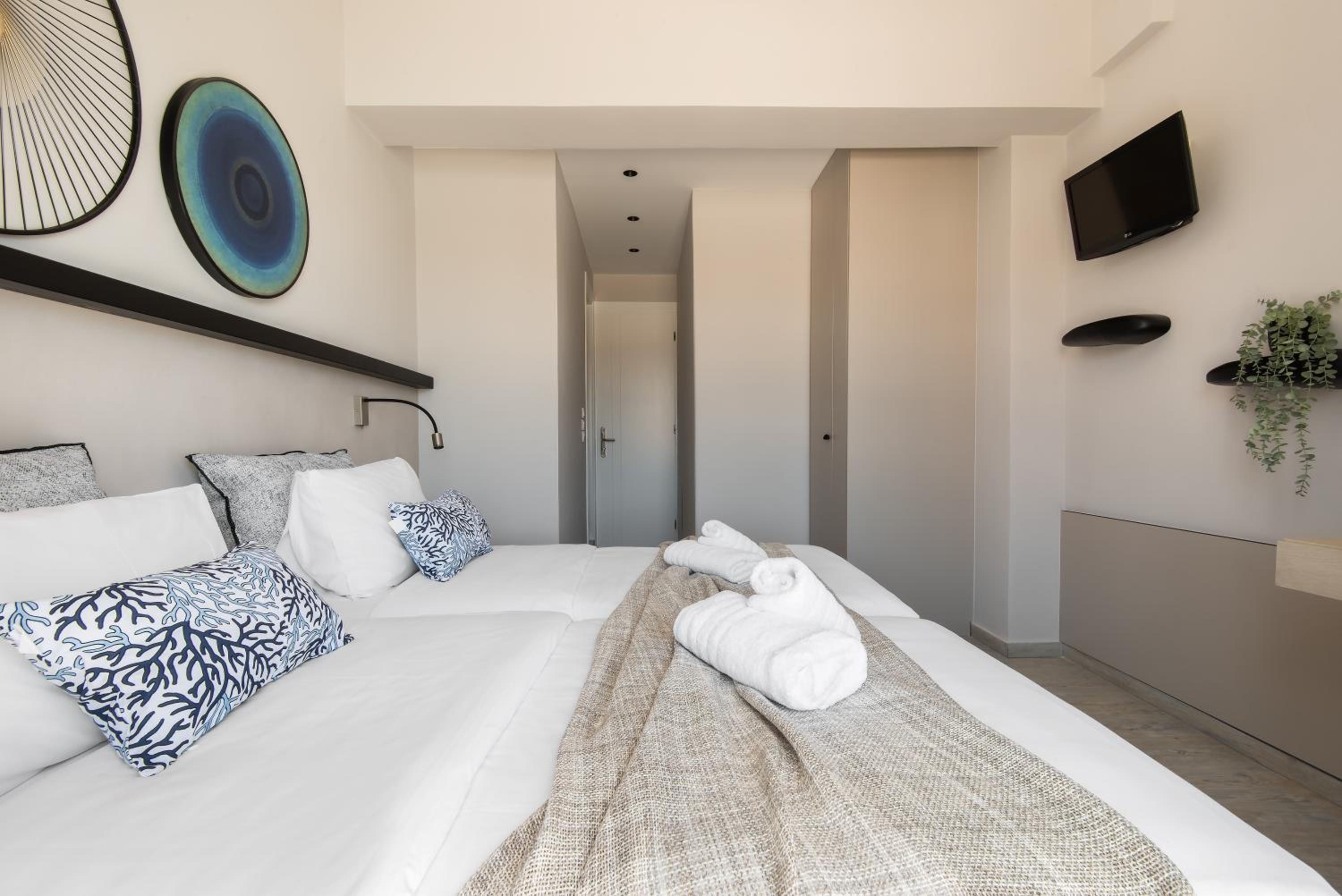 Double or Twin Room with Partial Sea View