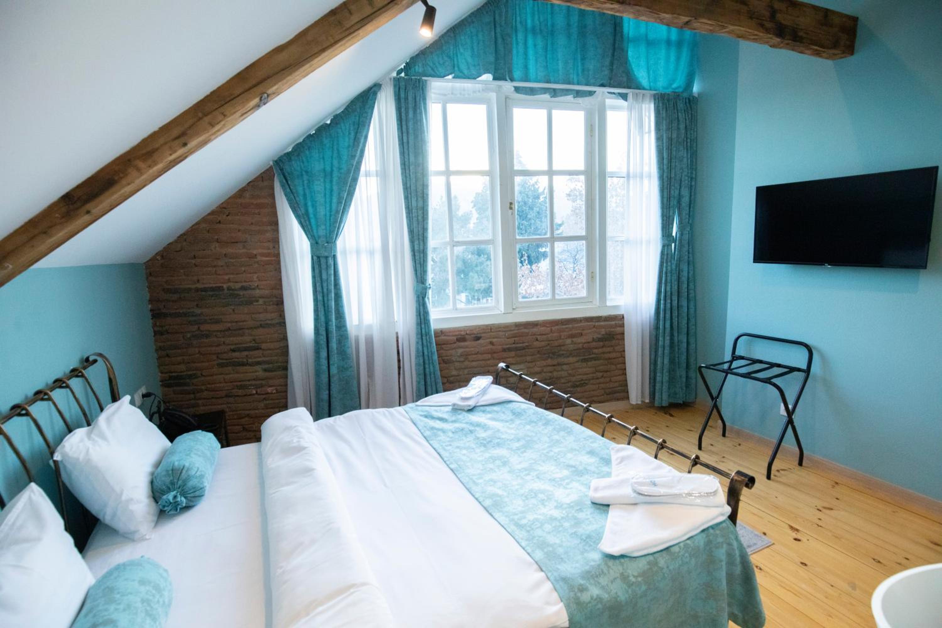 King Room with Mountain View