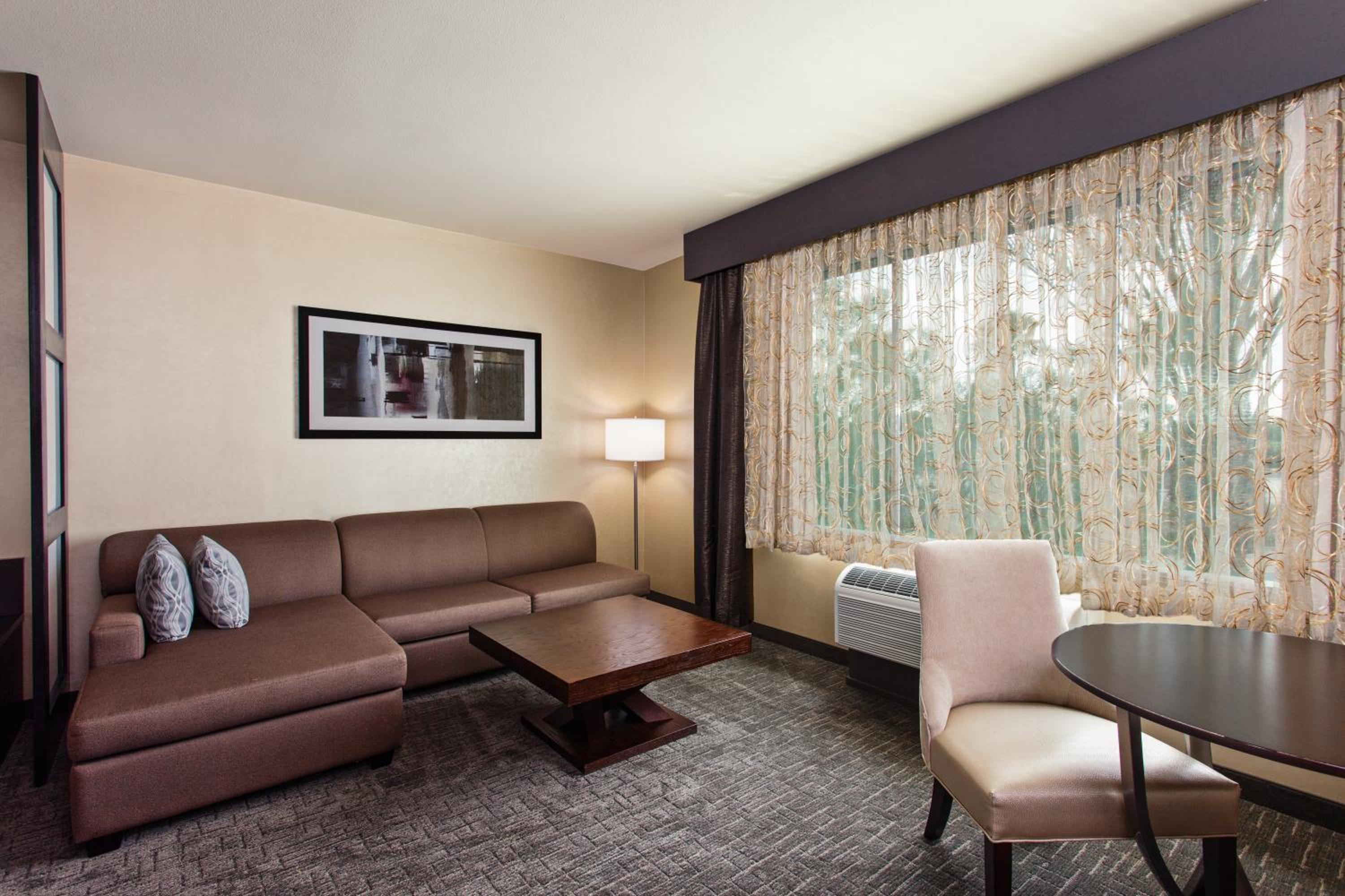 One-Bedroom Twin Suite