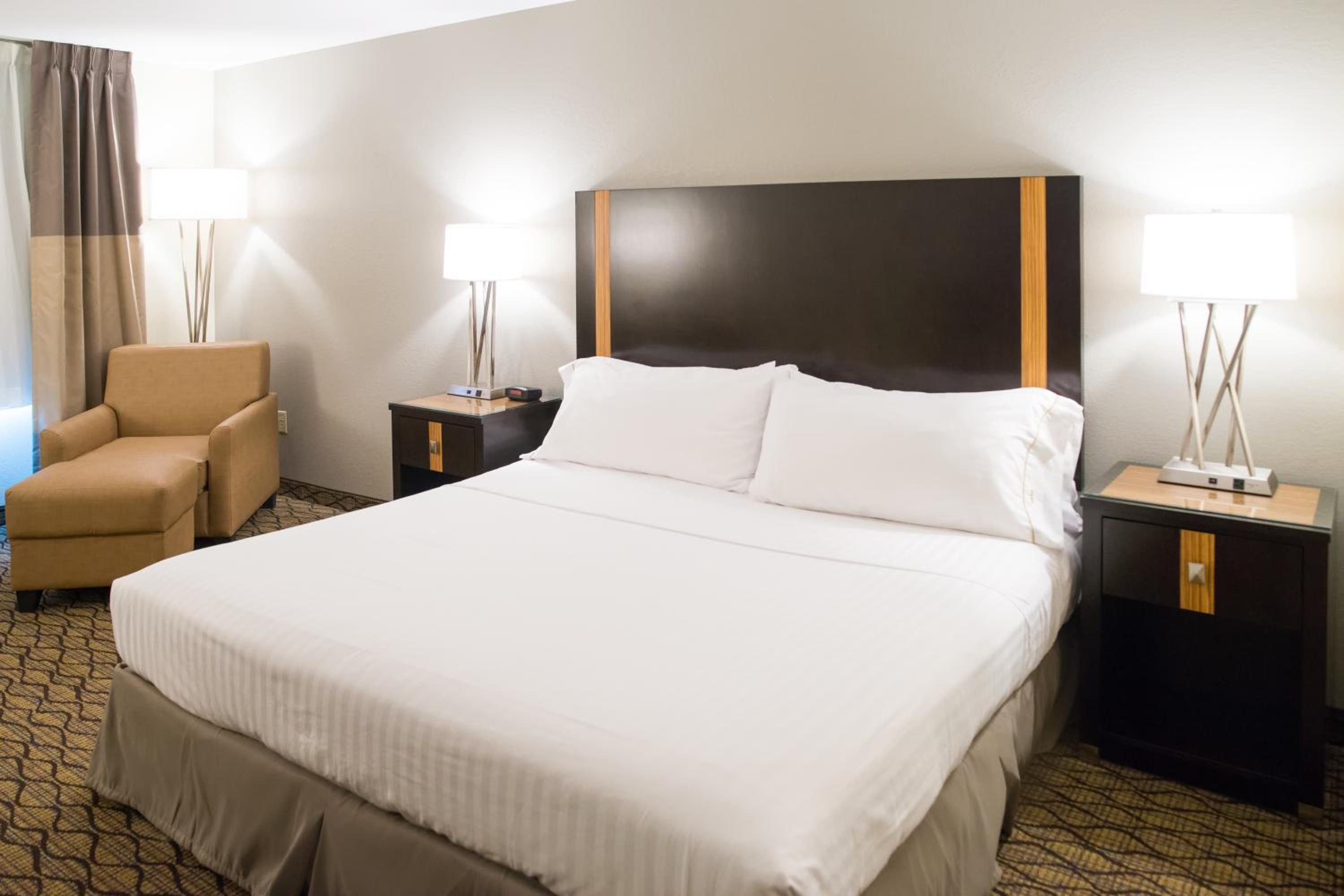 King Room - Hearing Accessible/Non-Smoking 