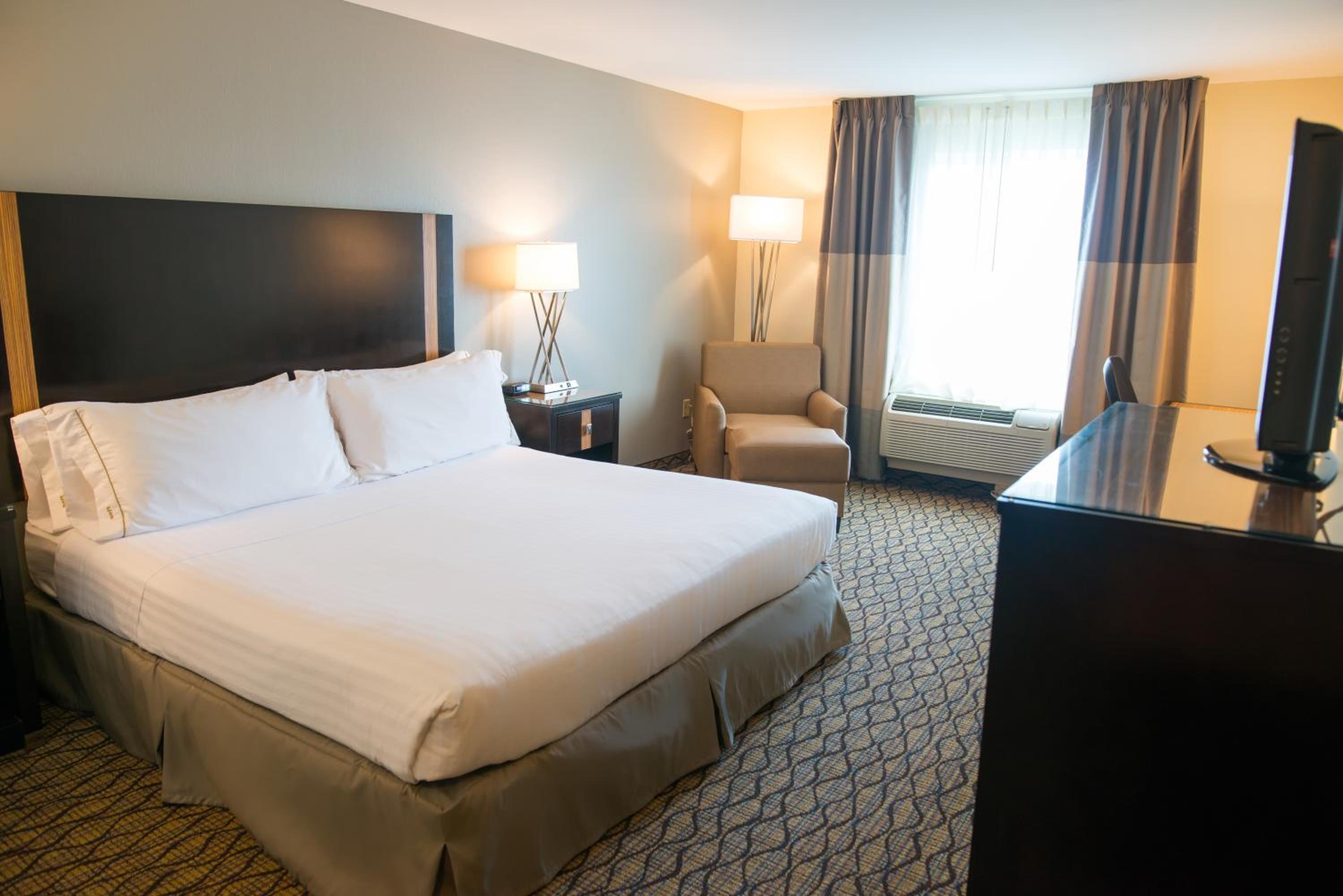 King Room - Hearing Accessible/Non-Smoking 
