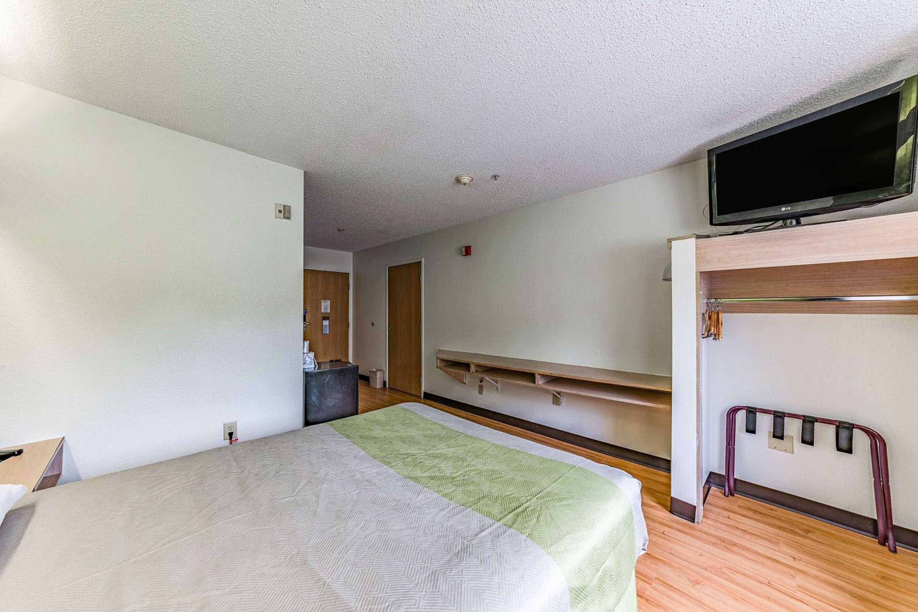 Queen Room - Disability Access - Roll in Shower