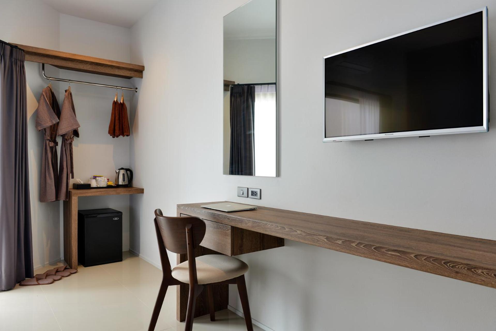 Deluxe Double Room with Pool Access