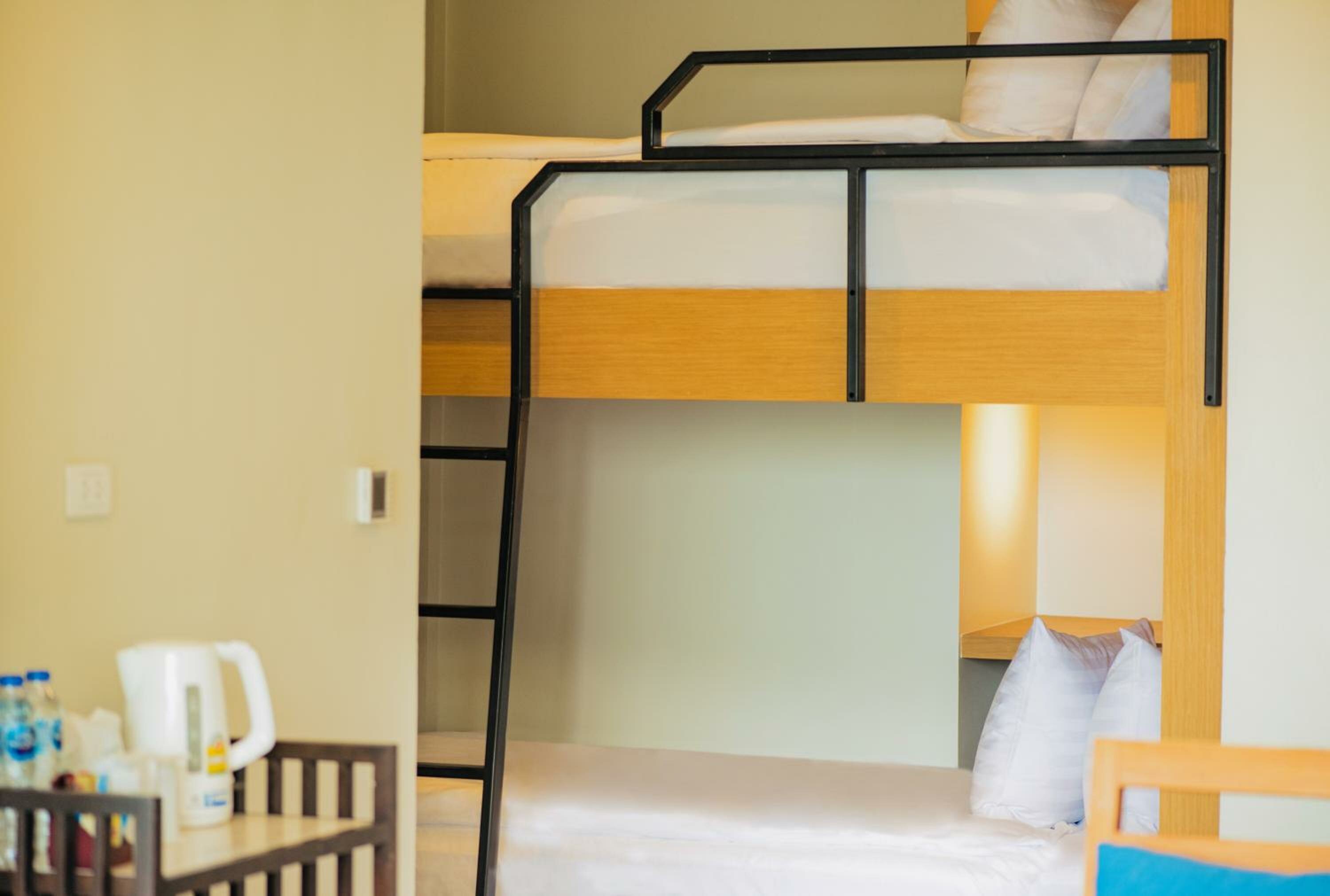 Kids' Suite with Pool View