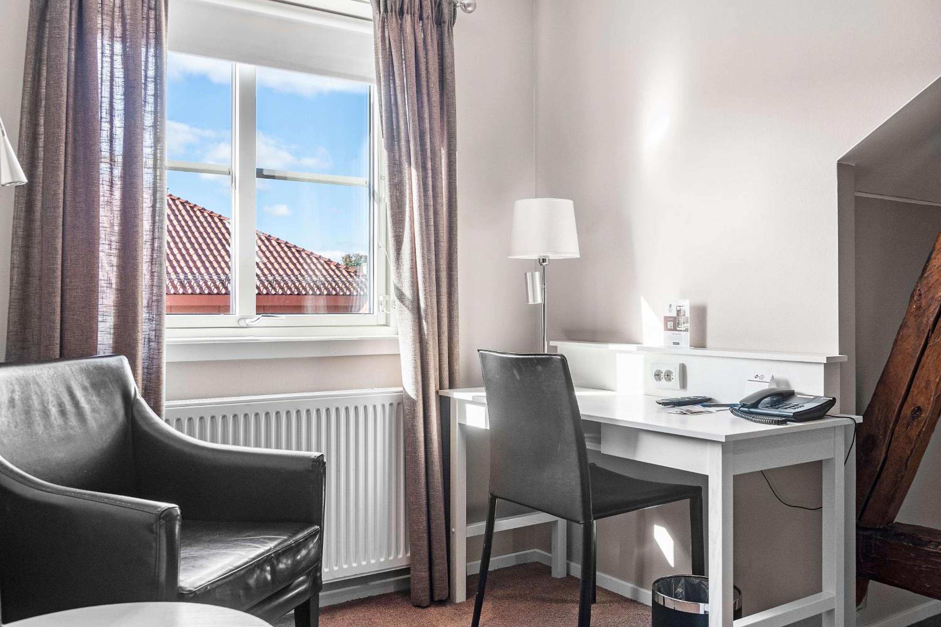 Twin Room - Non-Smoking