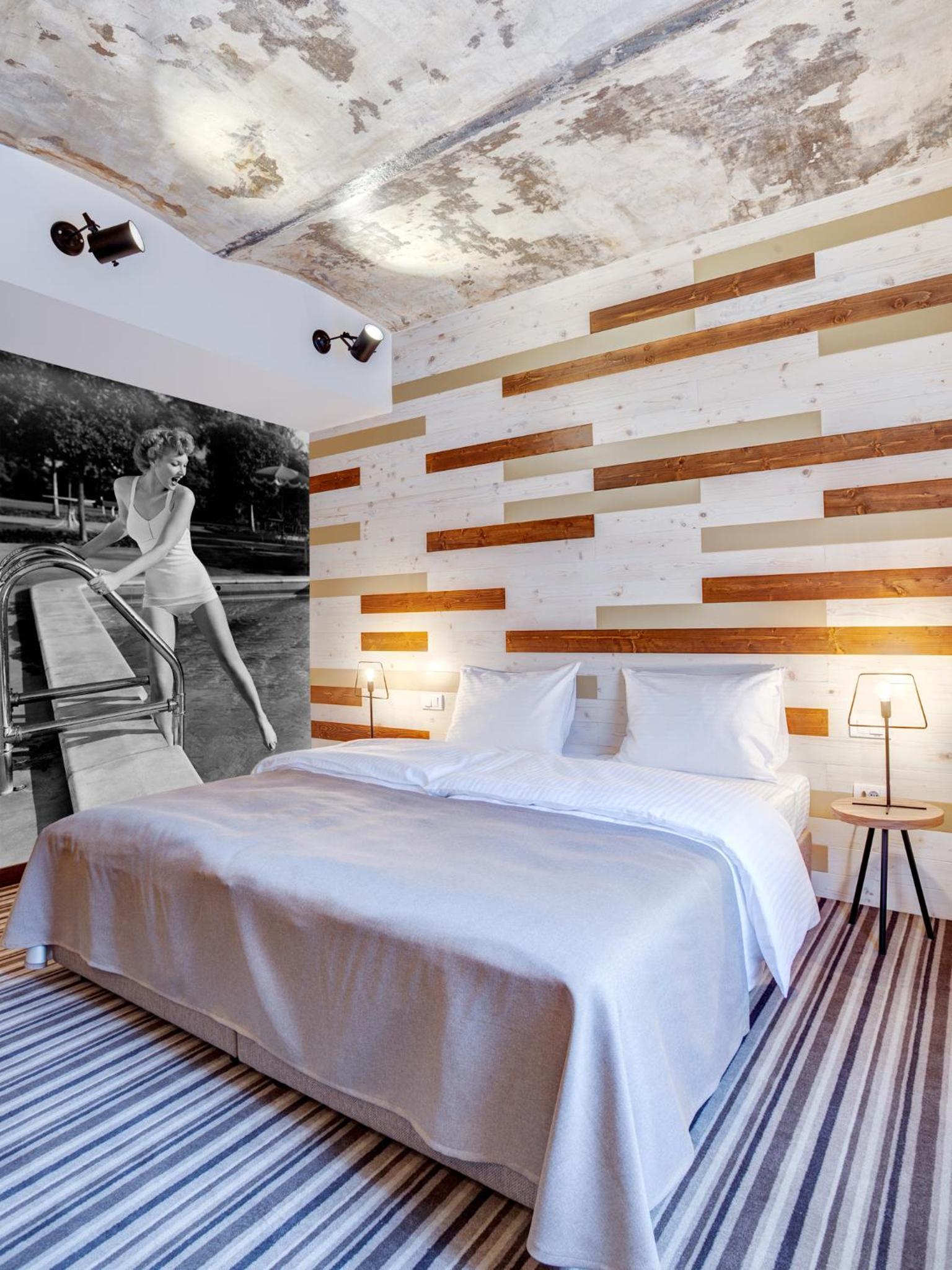 Standard Double or Twin Room with Free Parking and Soft Drinks