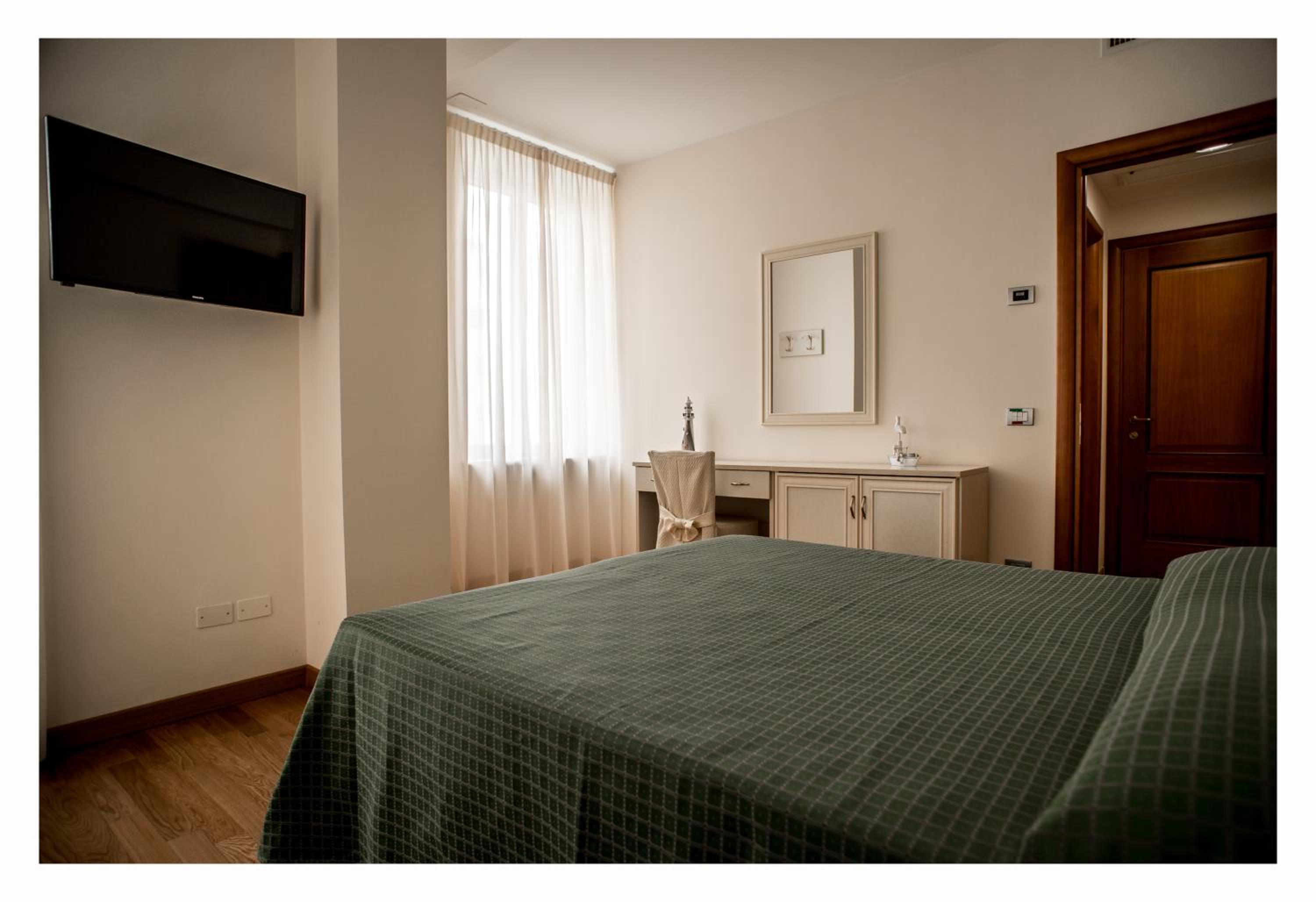  One-Bedroom Apartment with City View