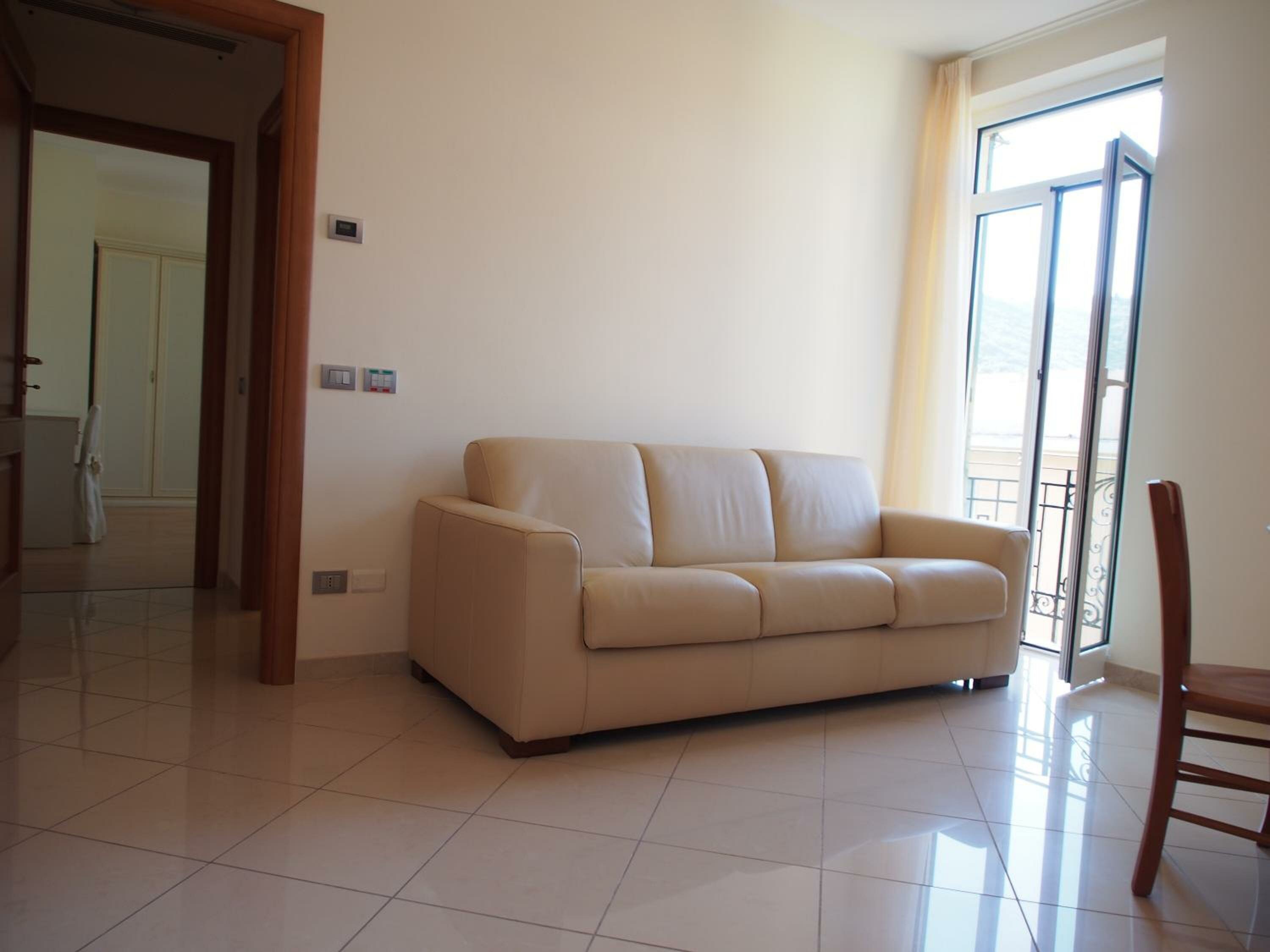  One-Bedroom Apartment with City View