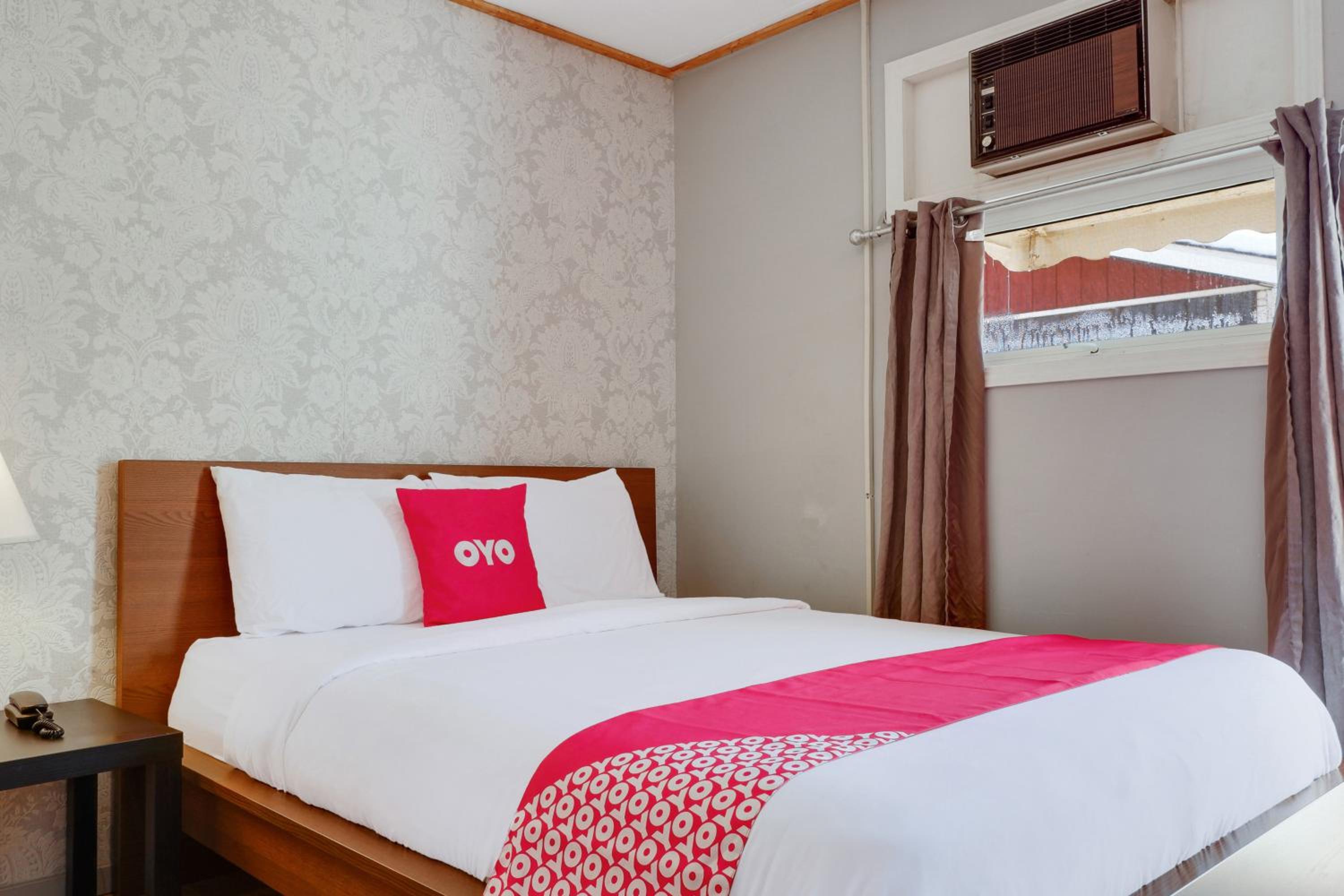 Deluxe Queen Room with Two Queen Beds