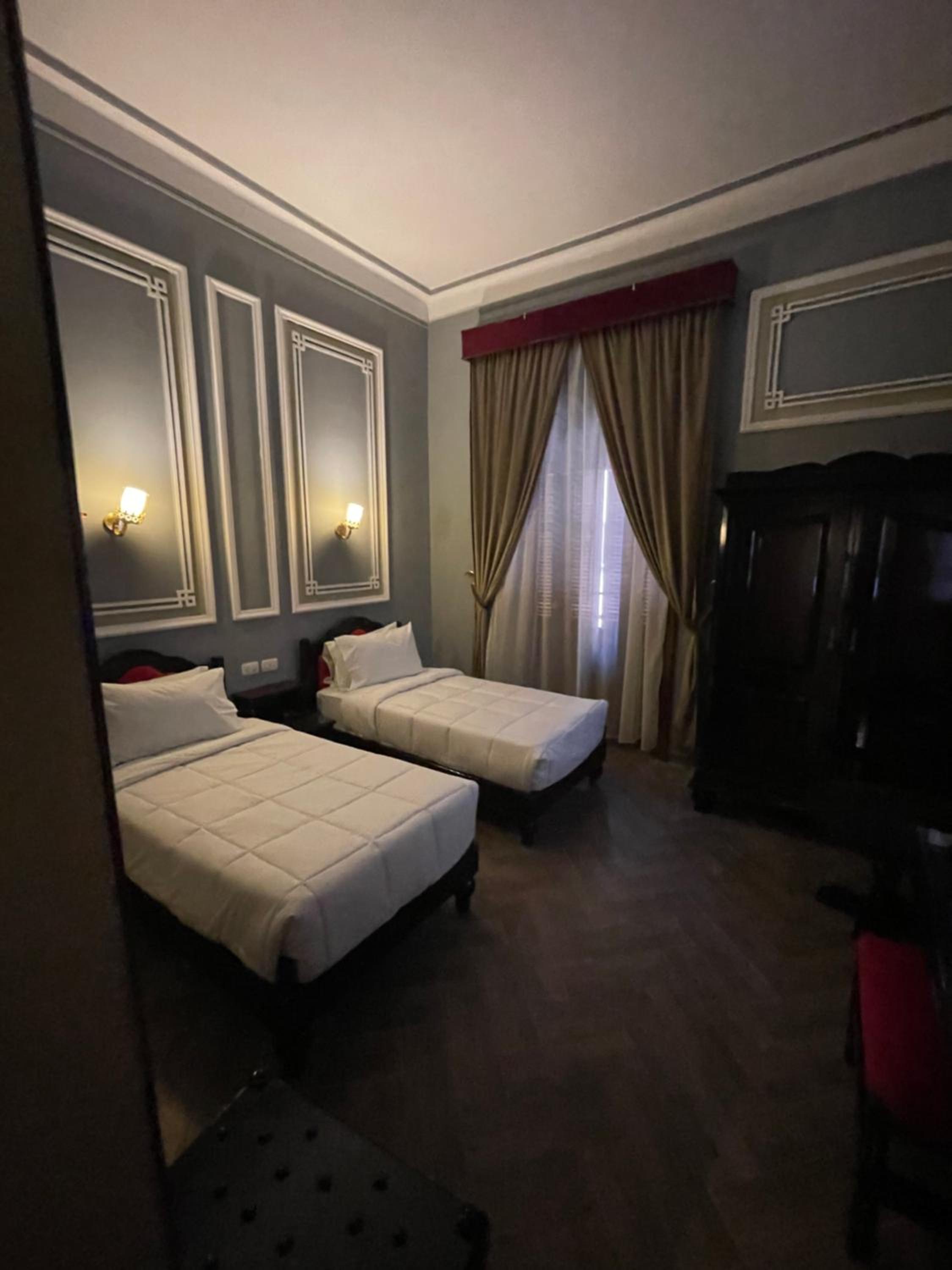 Deluxe Room (2 Adults + 1 Child)