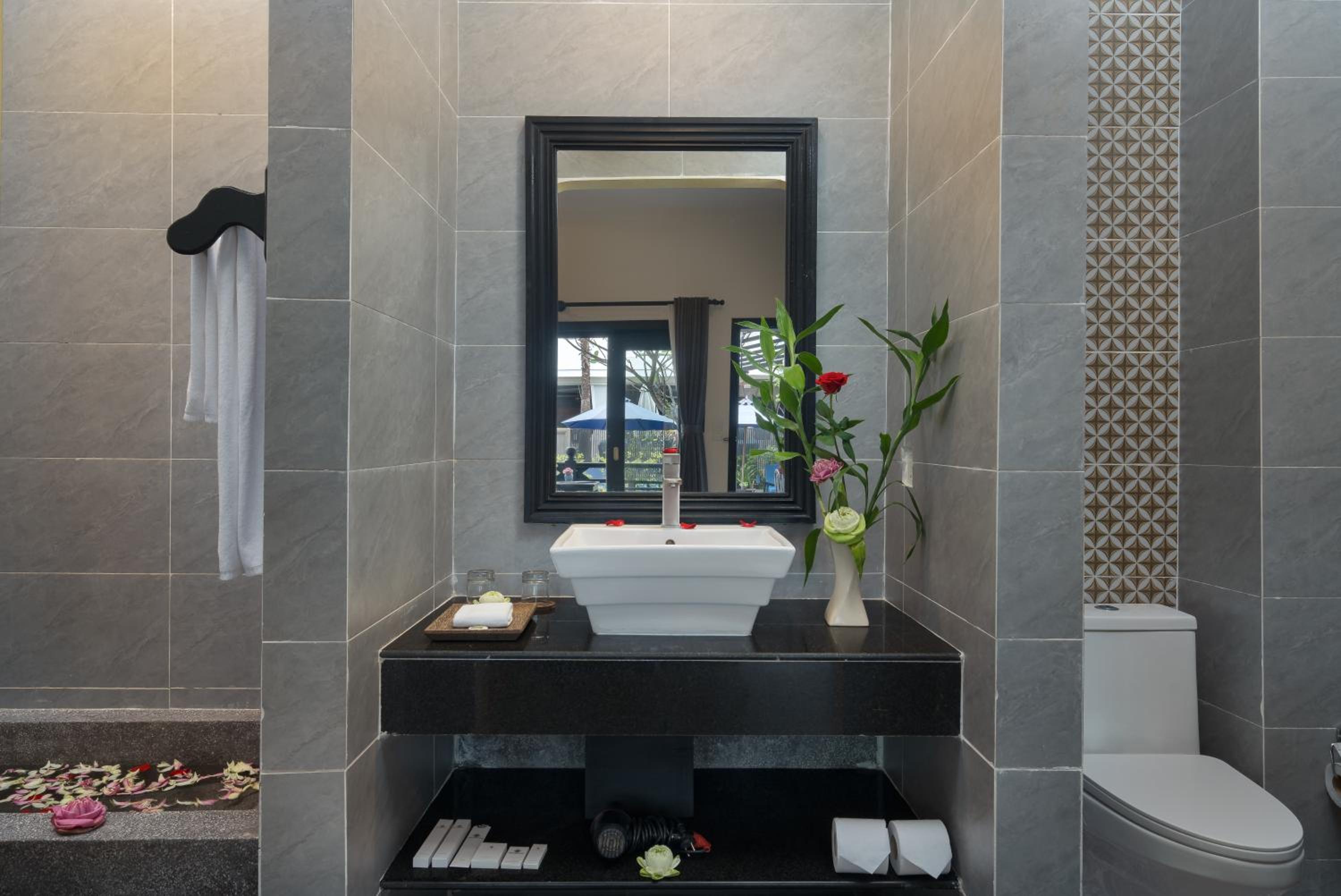 Deluxe Double Room with Pool View