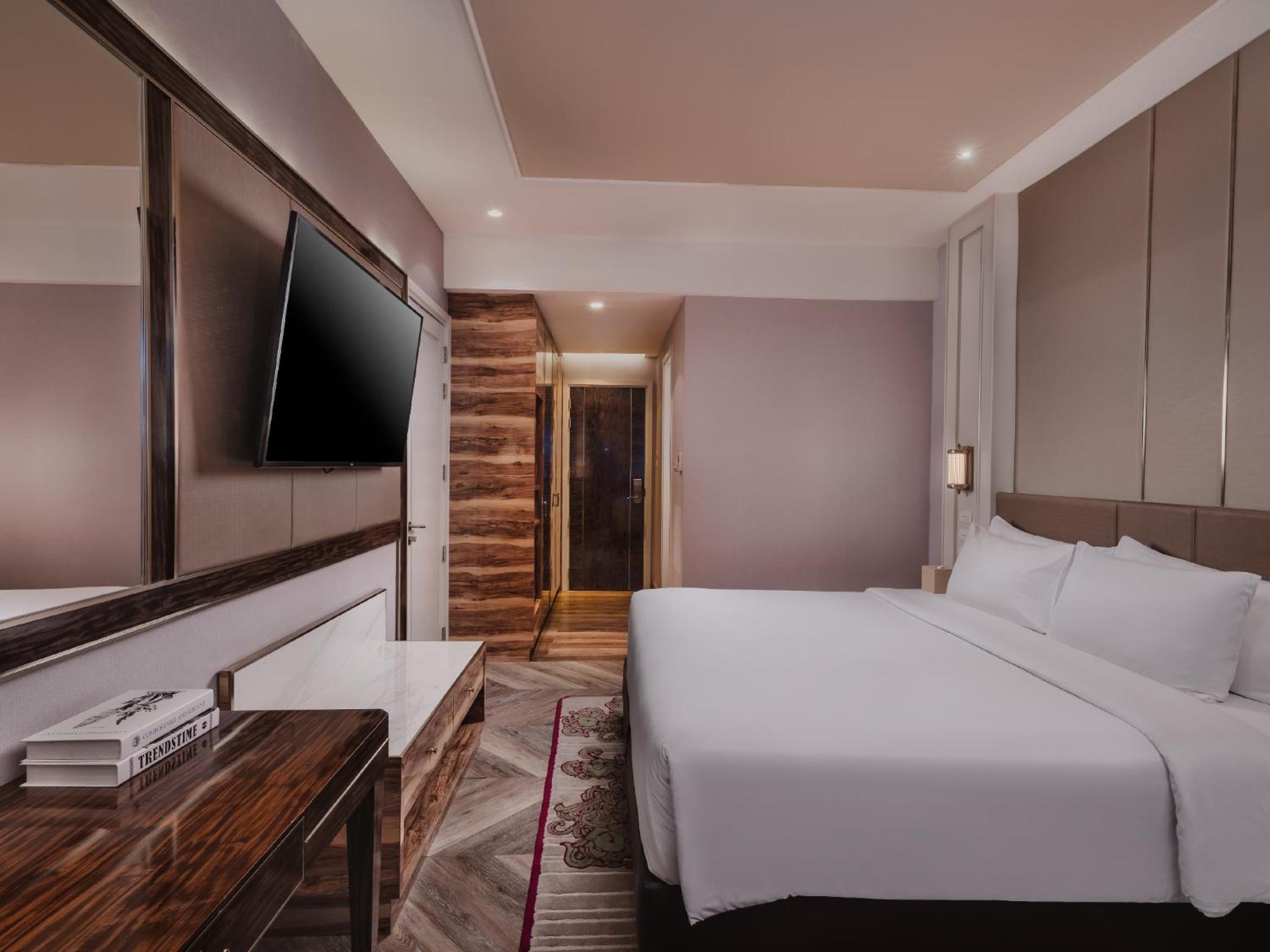 Superior King Room