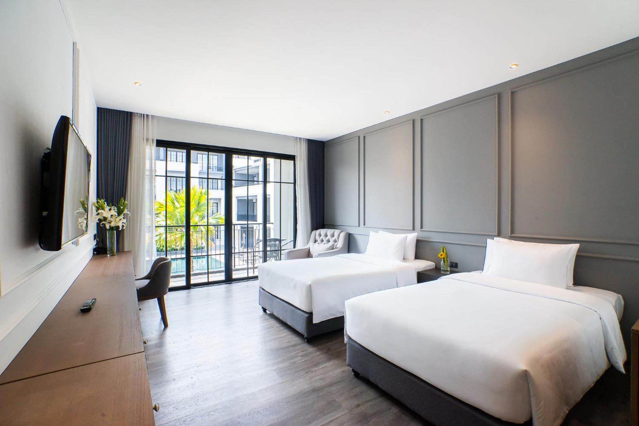 Deluxe Twin Room with Pool View