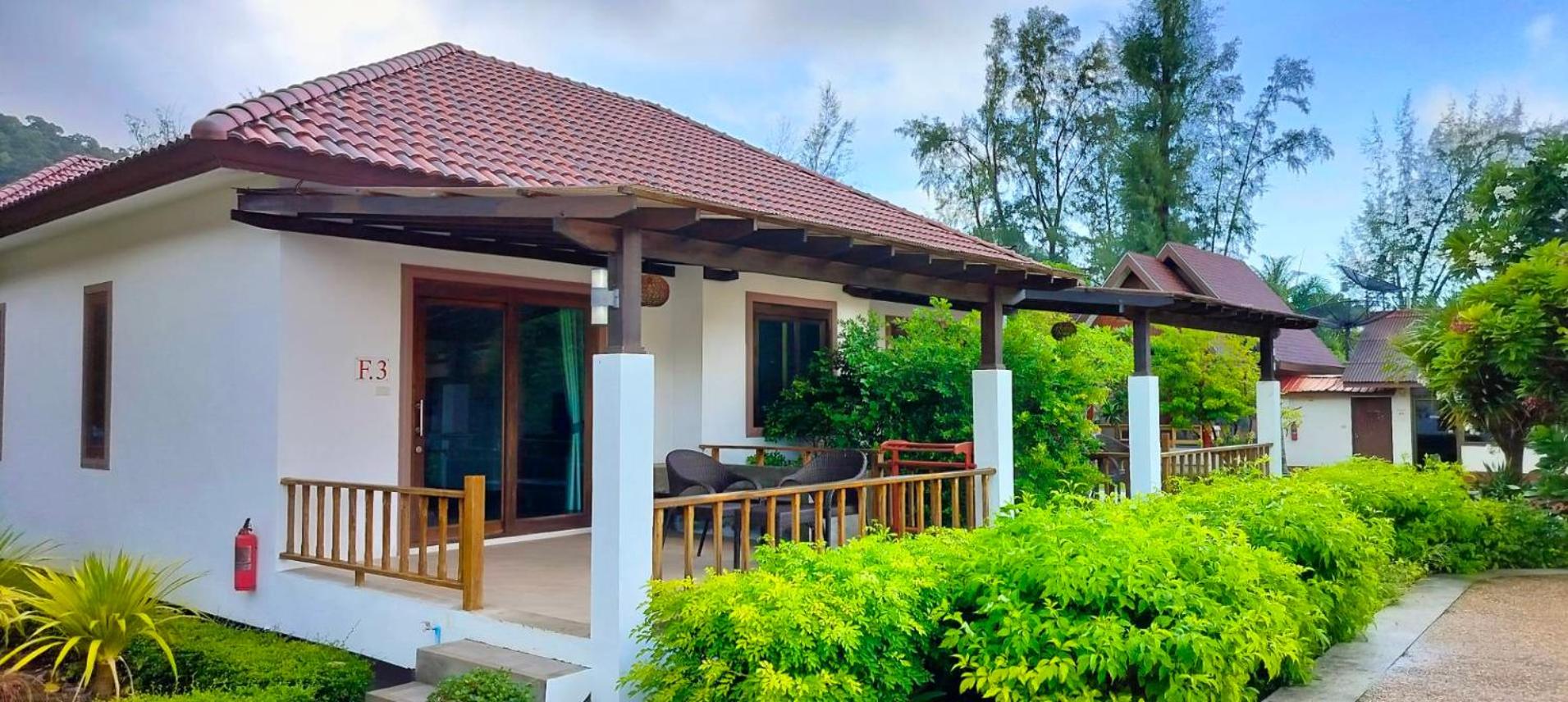 Bungalow with Garden View
