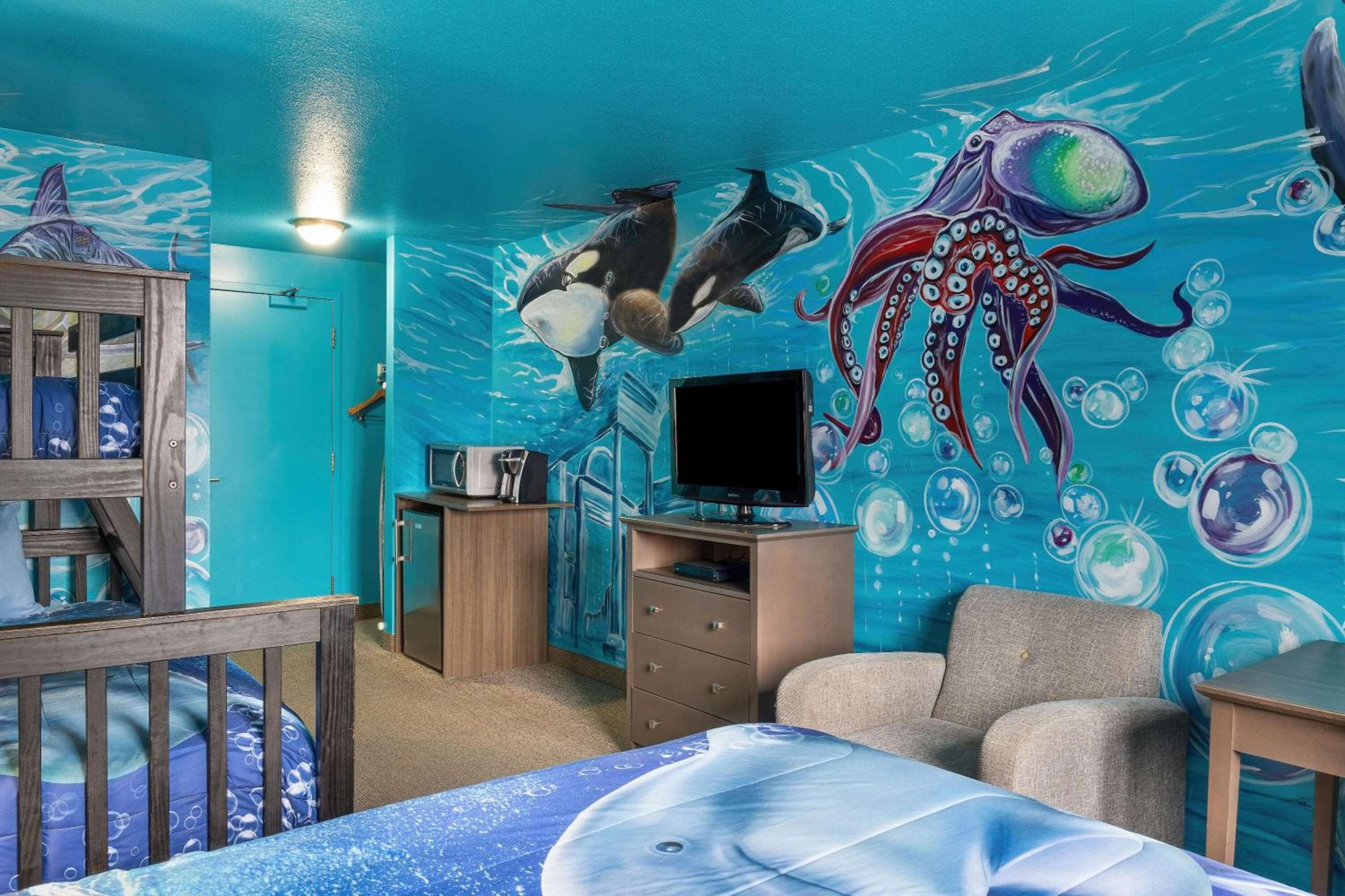 1 Queen Bed, Bunk Bed, Non-Smoking