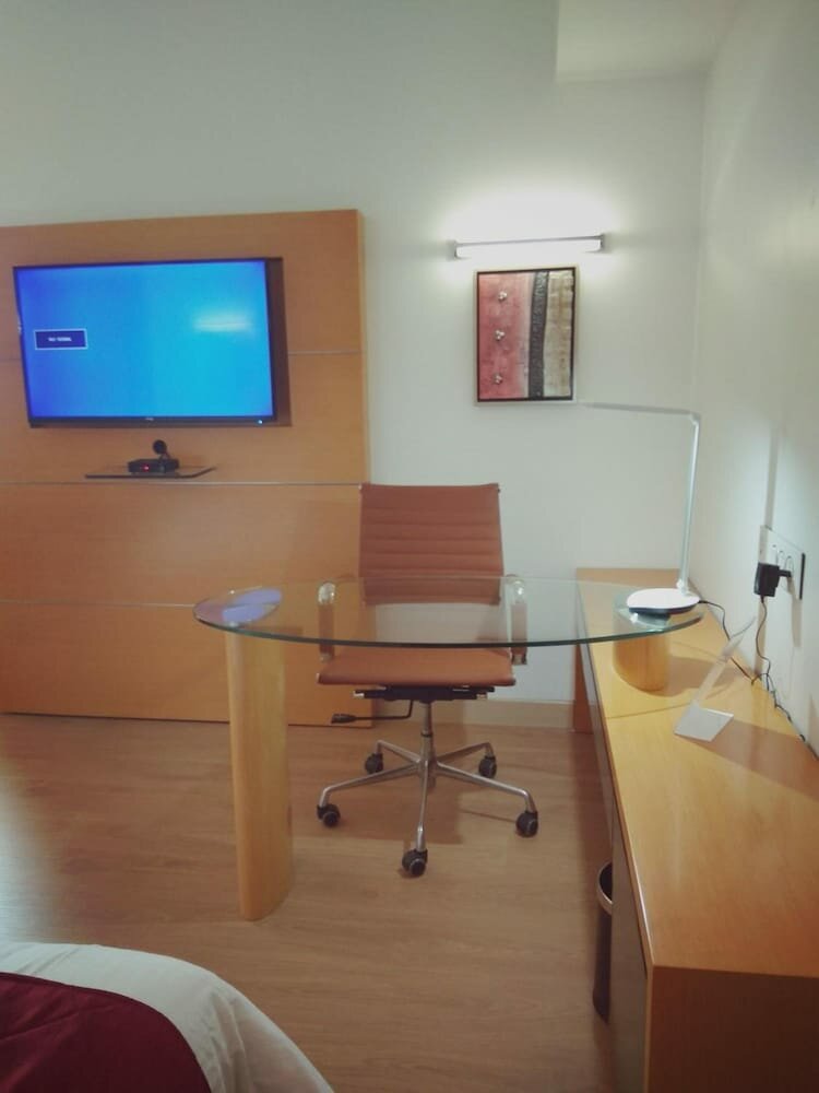 Suite, 1 King Bed, Accessible, City View