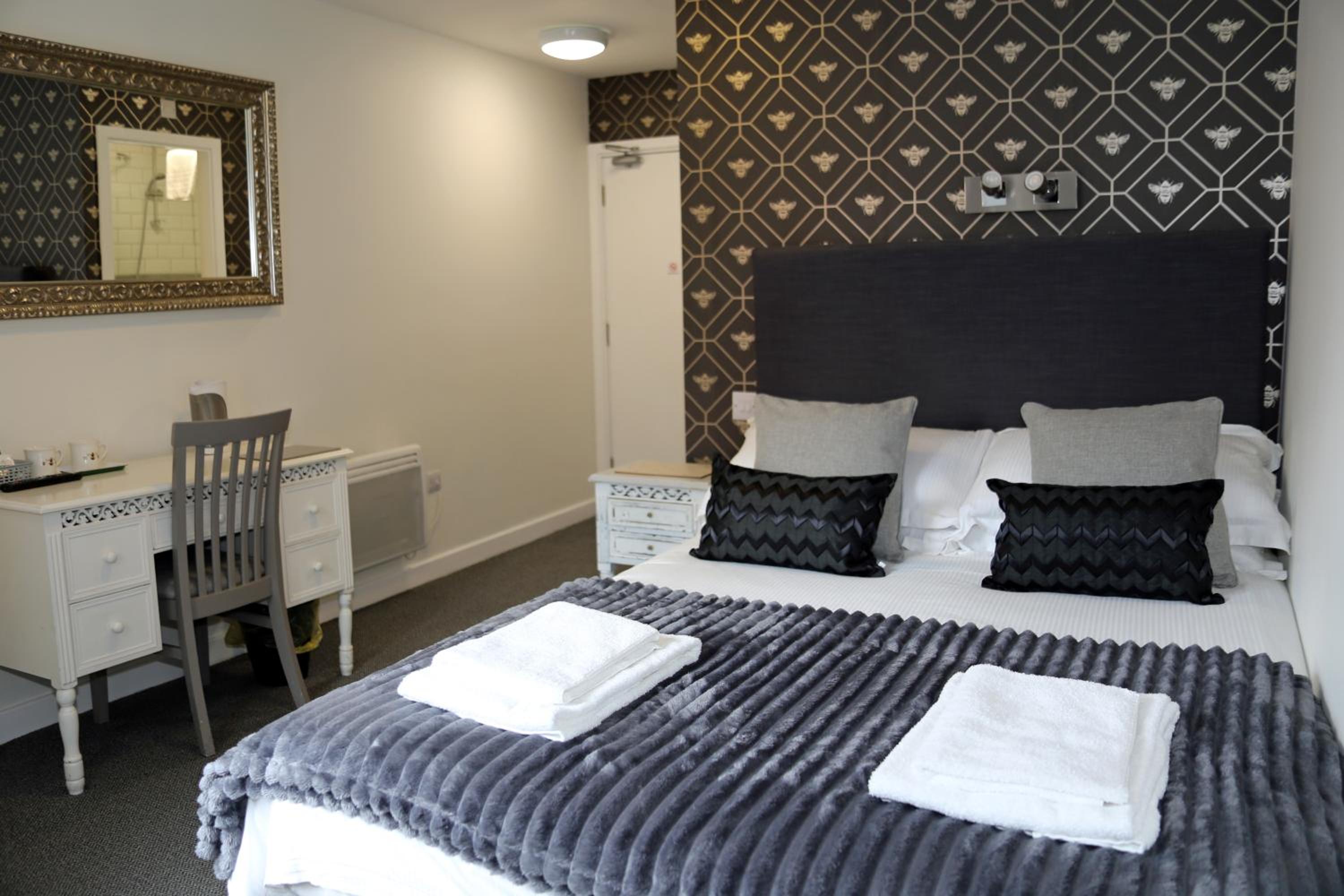 Double or Twin Room with Shower