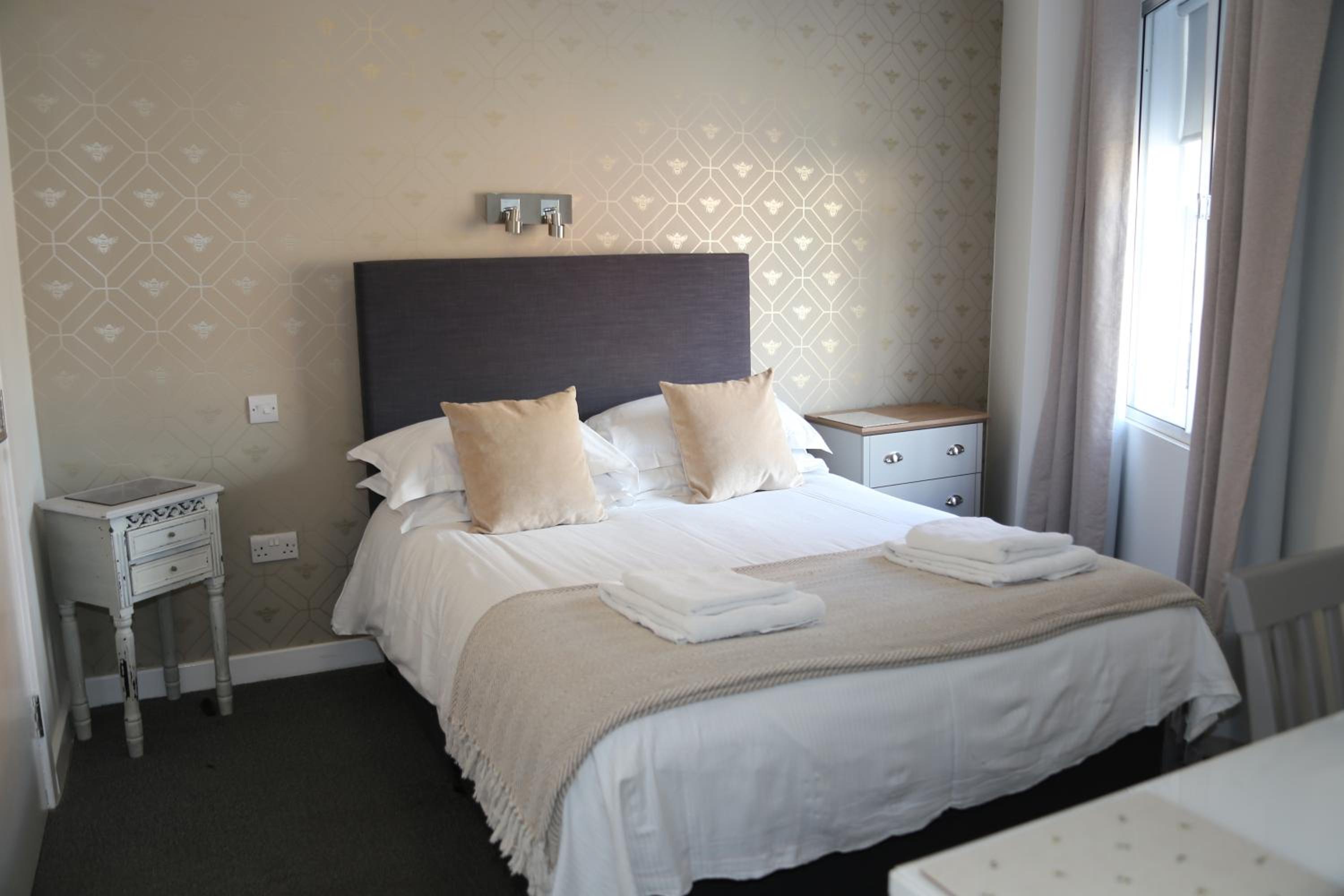 Double or Twin Room with Shower