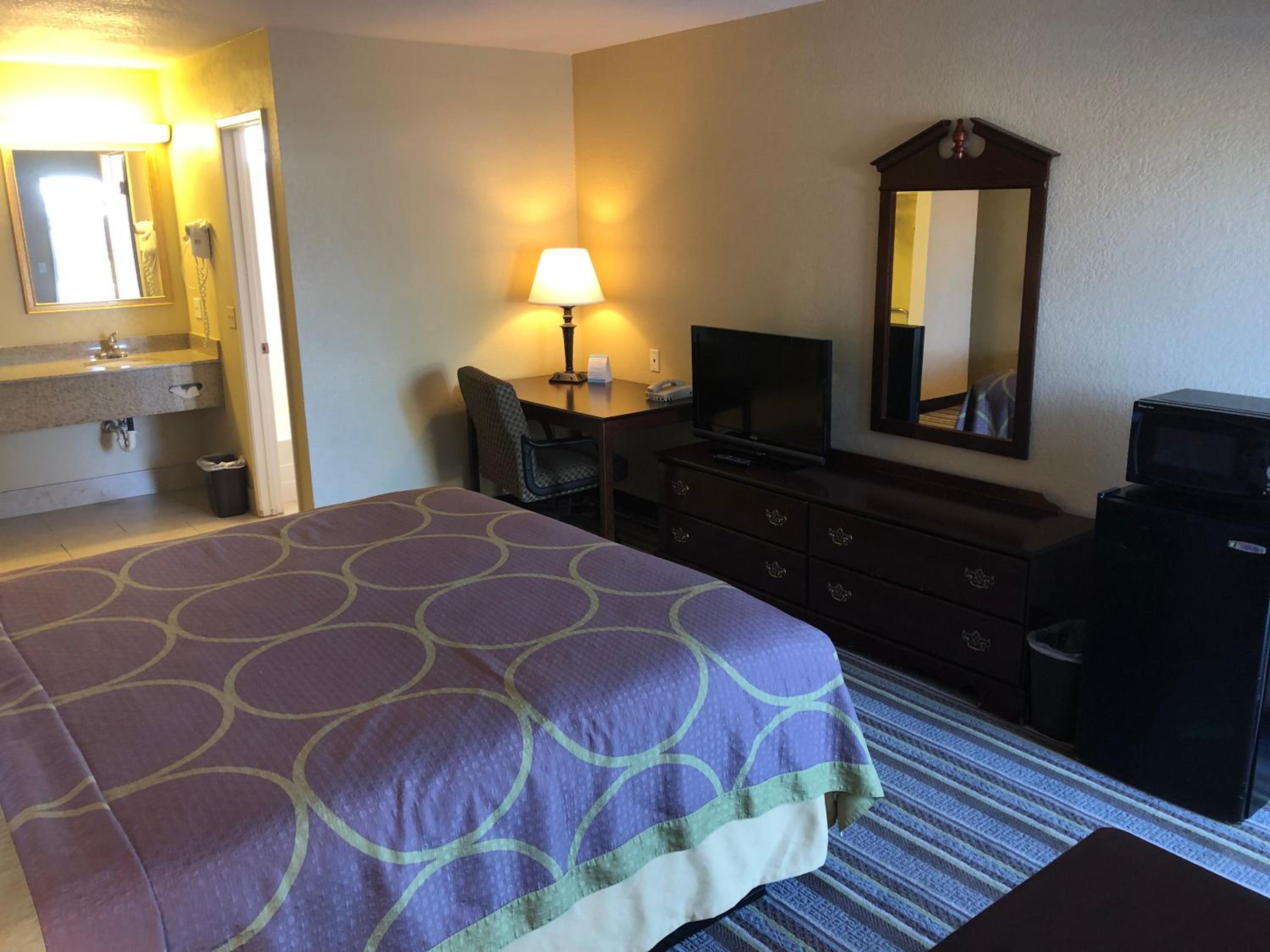 Queen Room - Non-Smoking