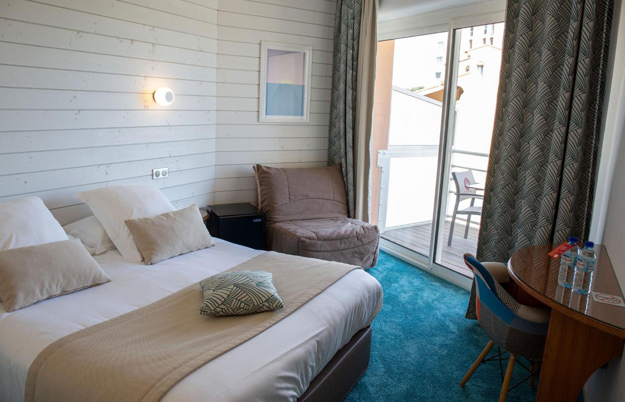 Room with Balcony - Lateral Sea View