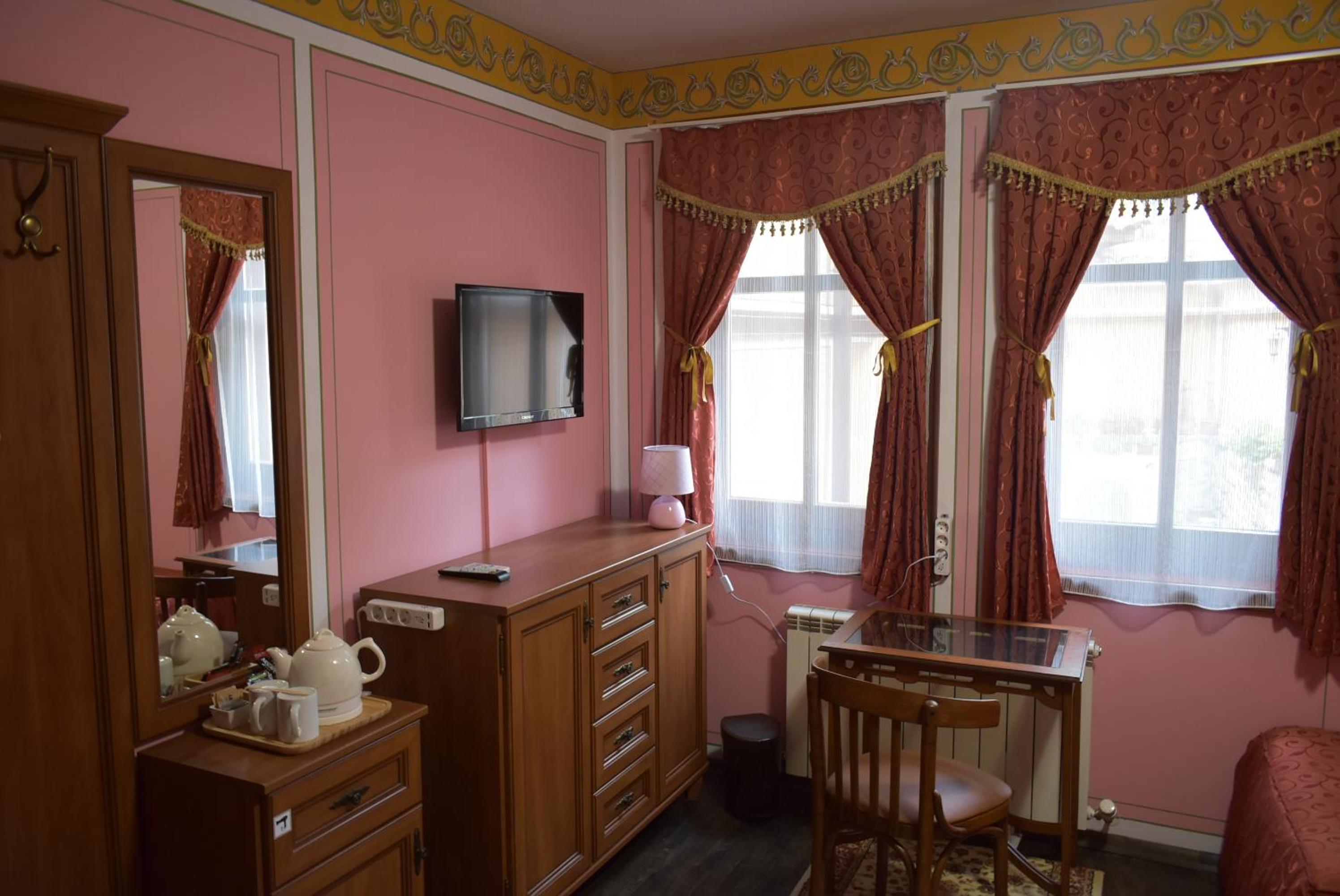 Standard Twin Room with Garden View