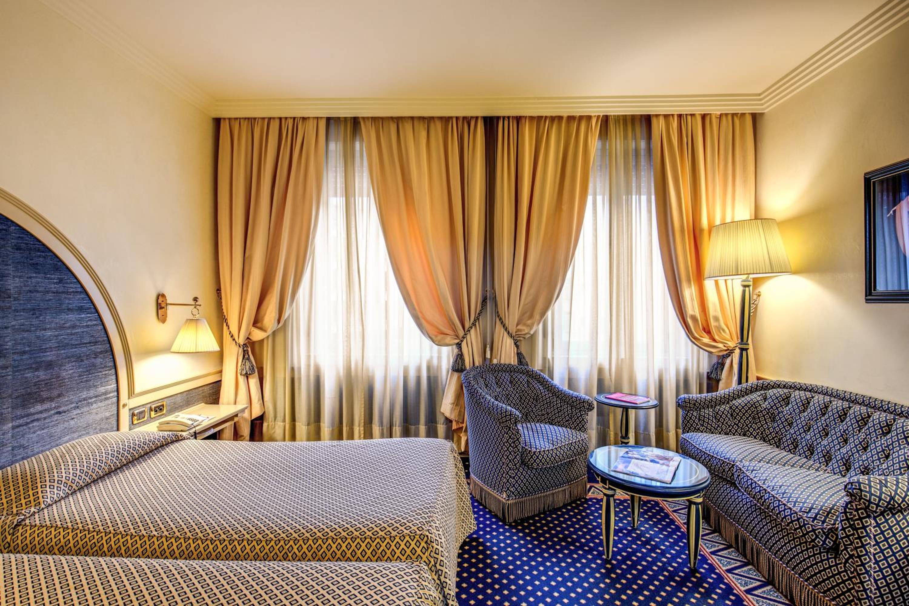 Family Room (2 Adults + 1 Child)