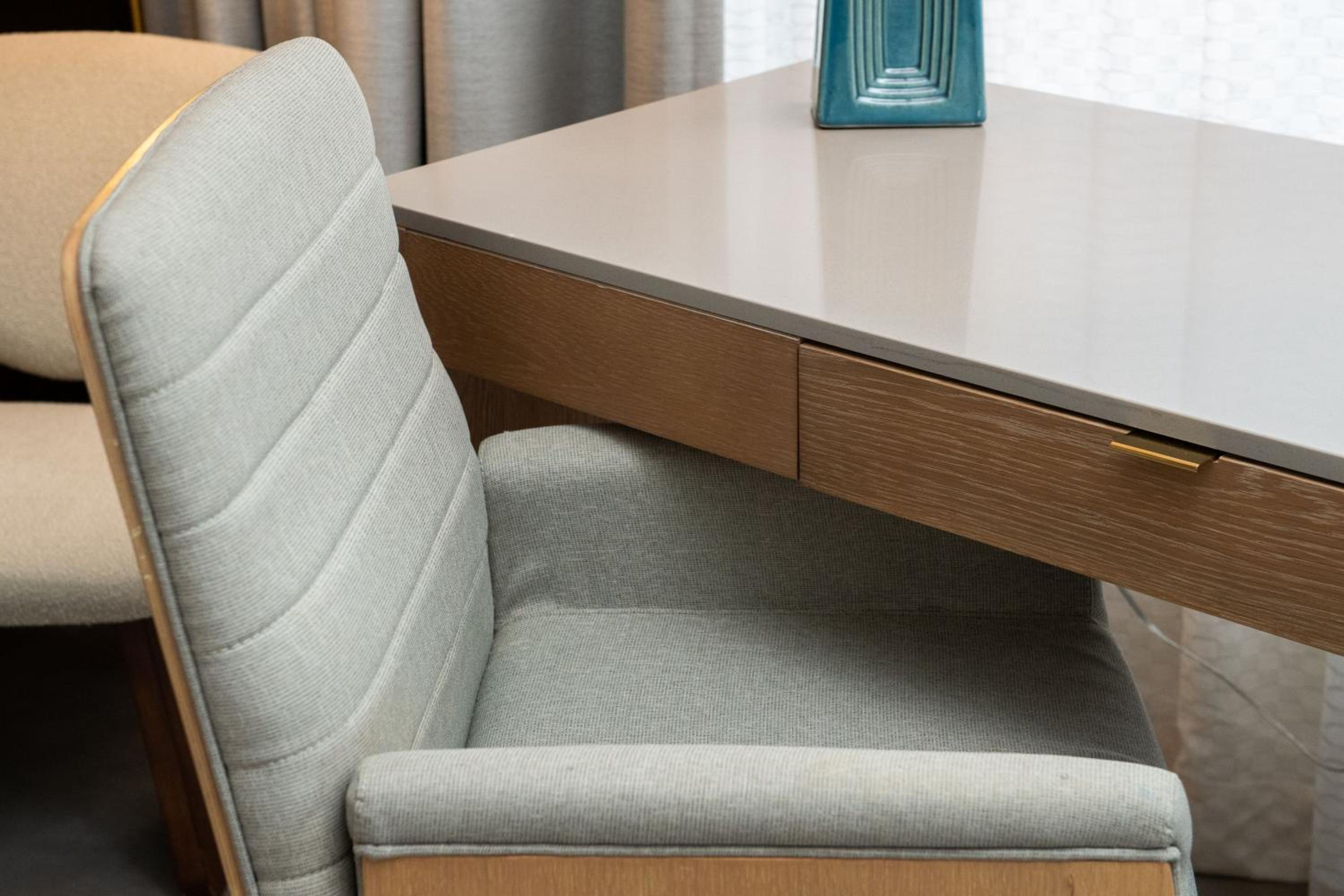 Cozy, Guest room, 1 King (Mobility &amp; Hearing Accessible w/ Roll-in Shower)