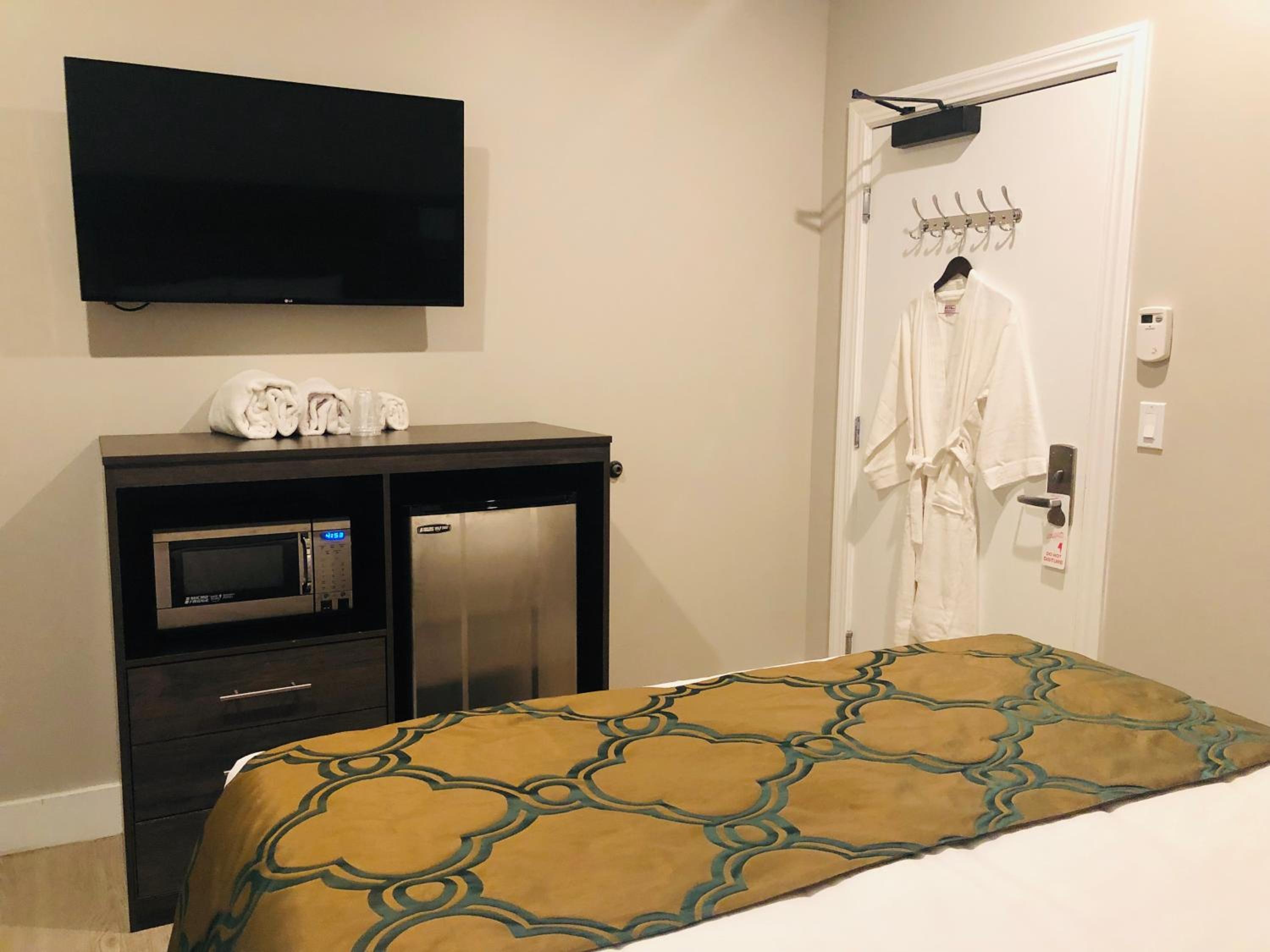 Queen Room with Shared Bathroom