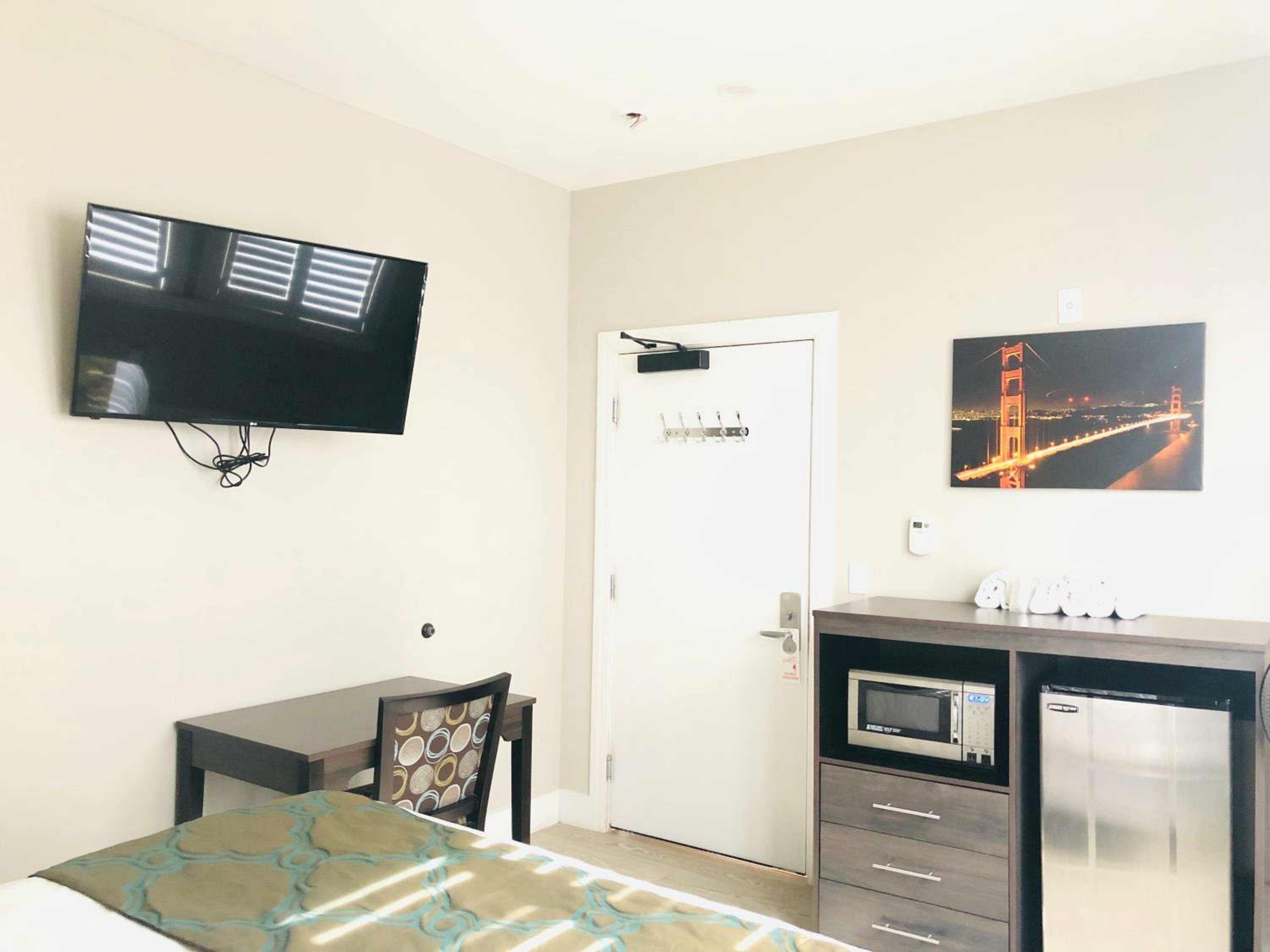 Queen Room with Shared Bathroom