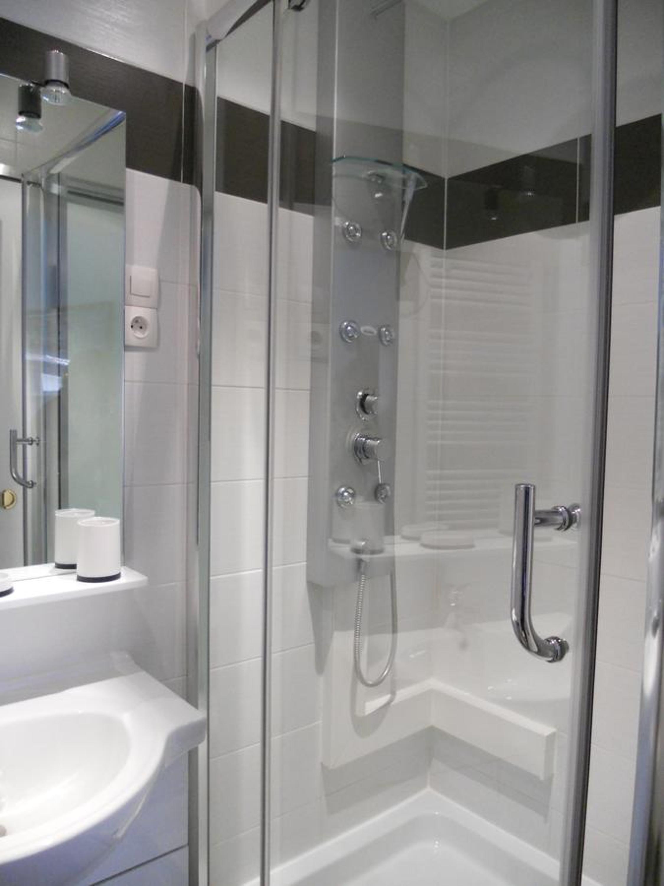 Family Room (2 Adults + 2 Children)