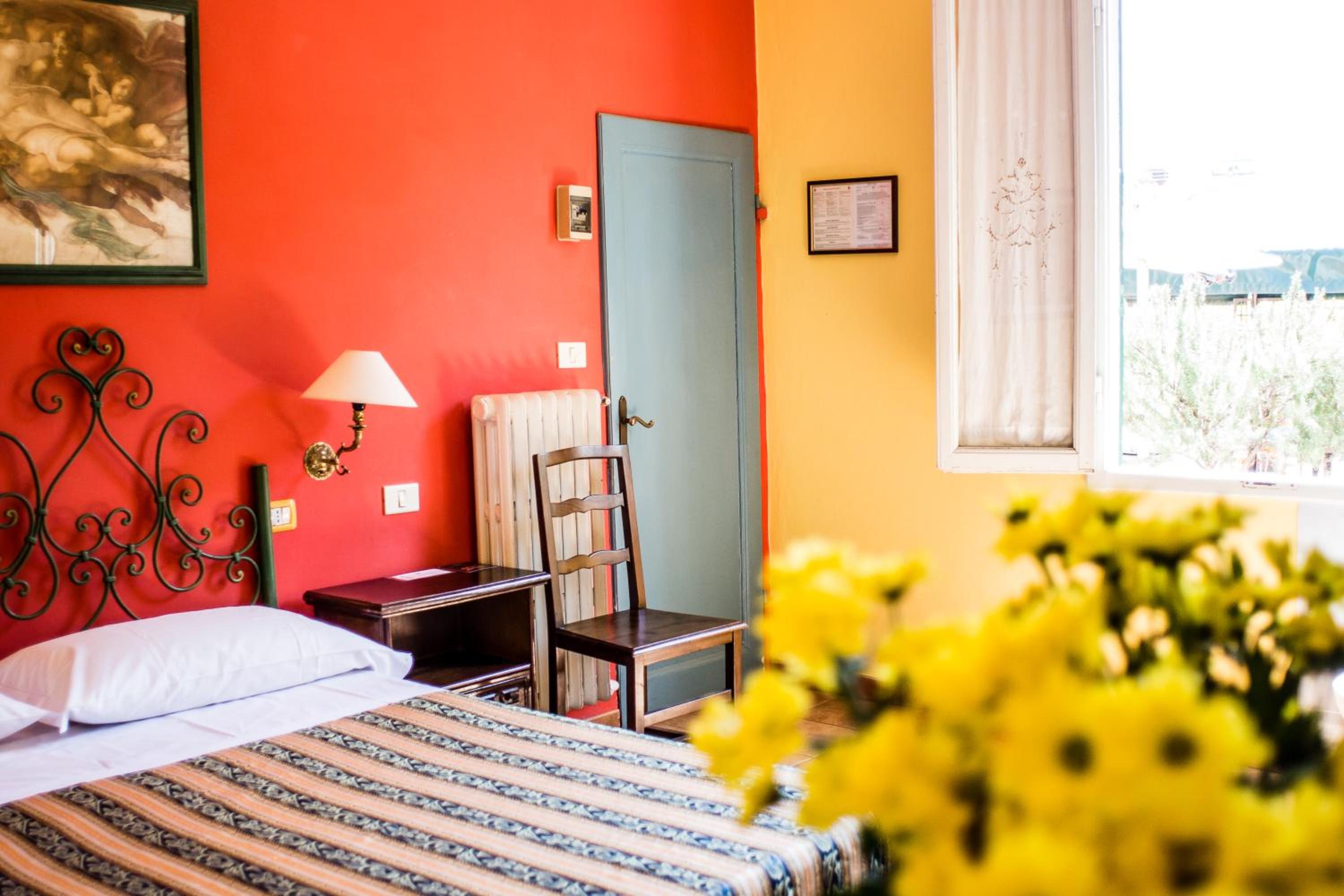 Queen Room - Garden View