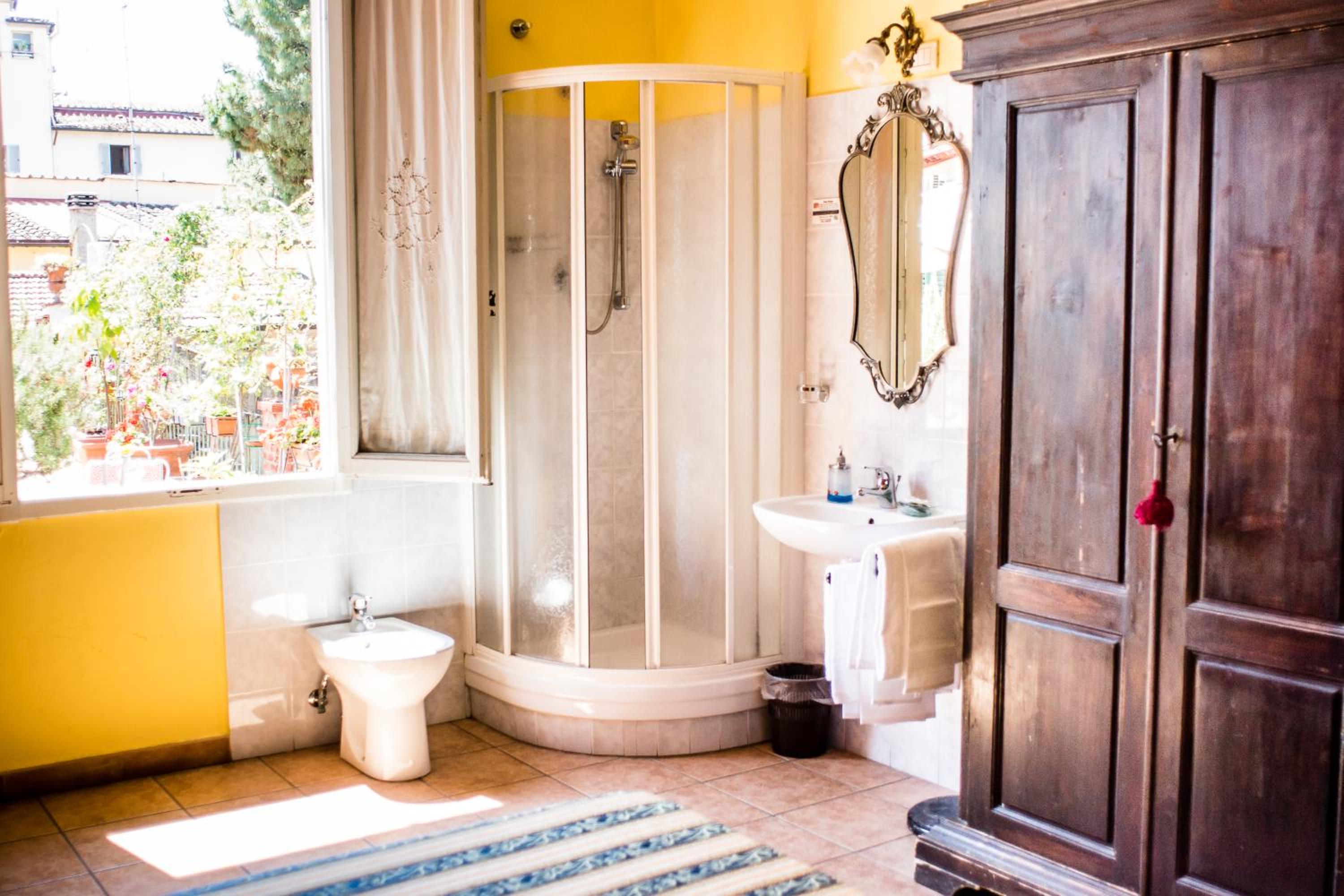 Queen Room - Garden View