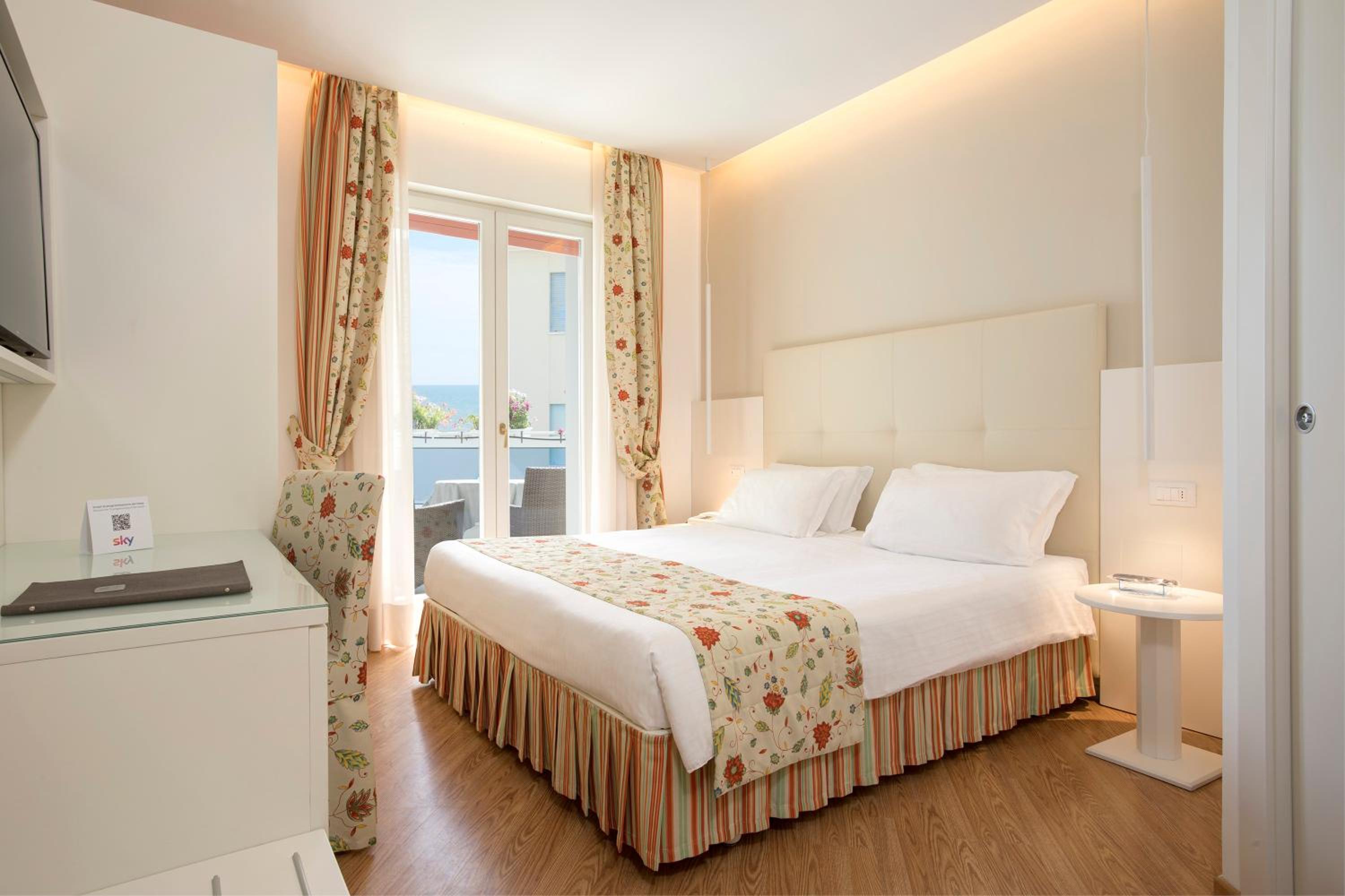 Double Room With Partial Sea View
