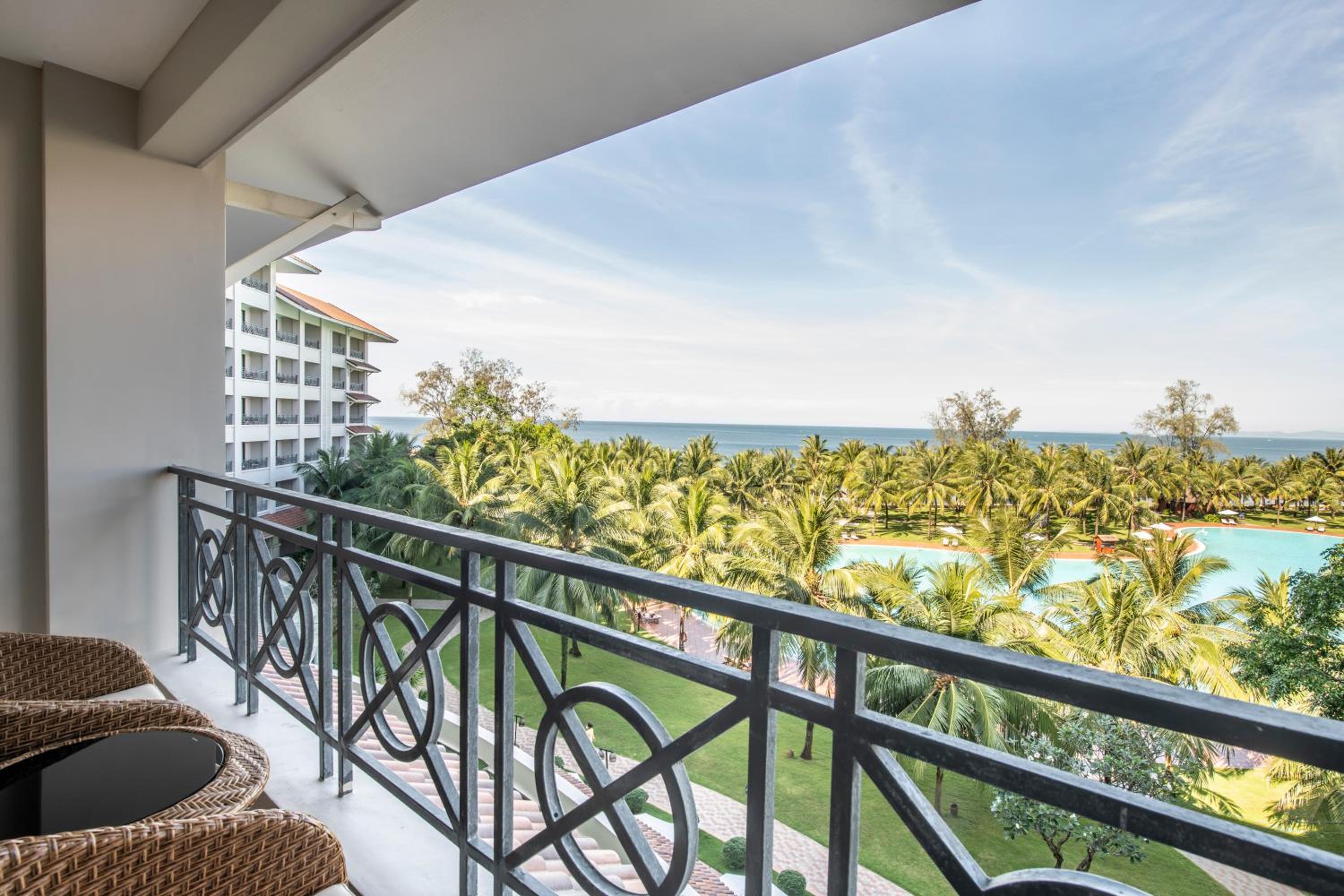 Deluxe King Ocean View with Safari Ticket (1 time)