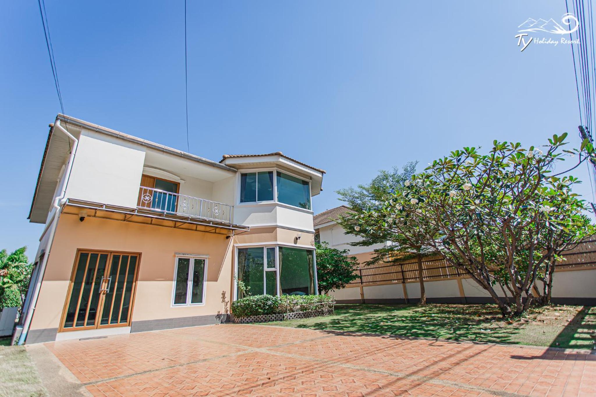 Seven-Bedroom Villa with Private Pool 231