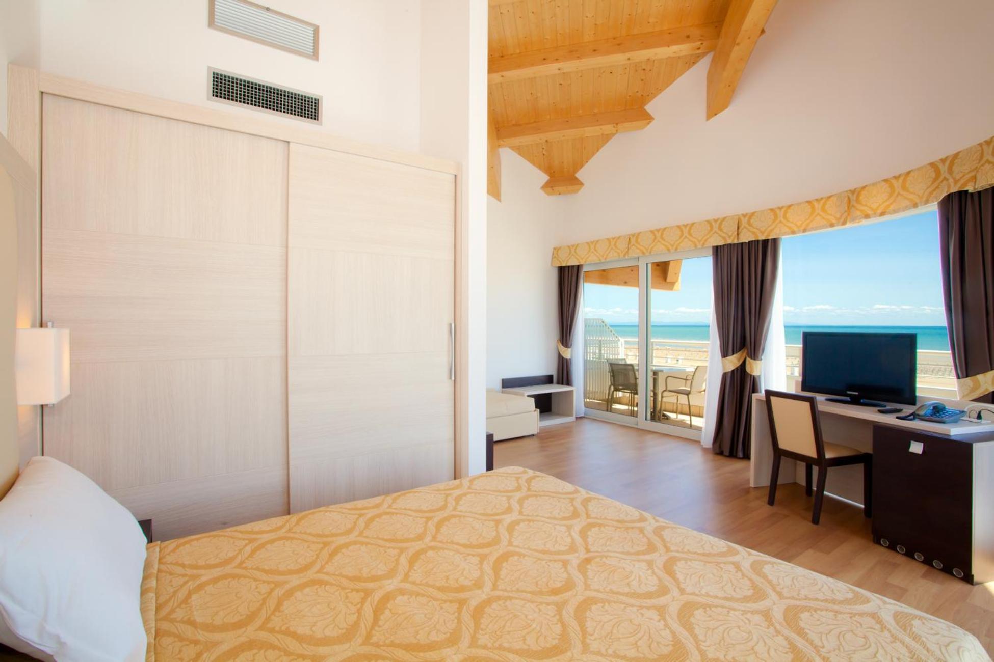 Deluxe Suite with Sea View